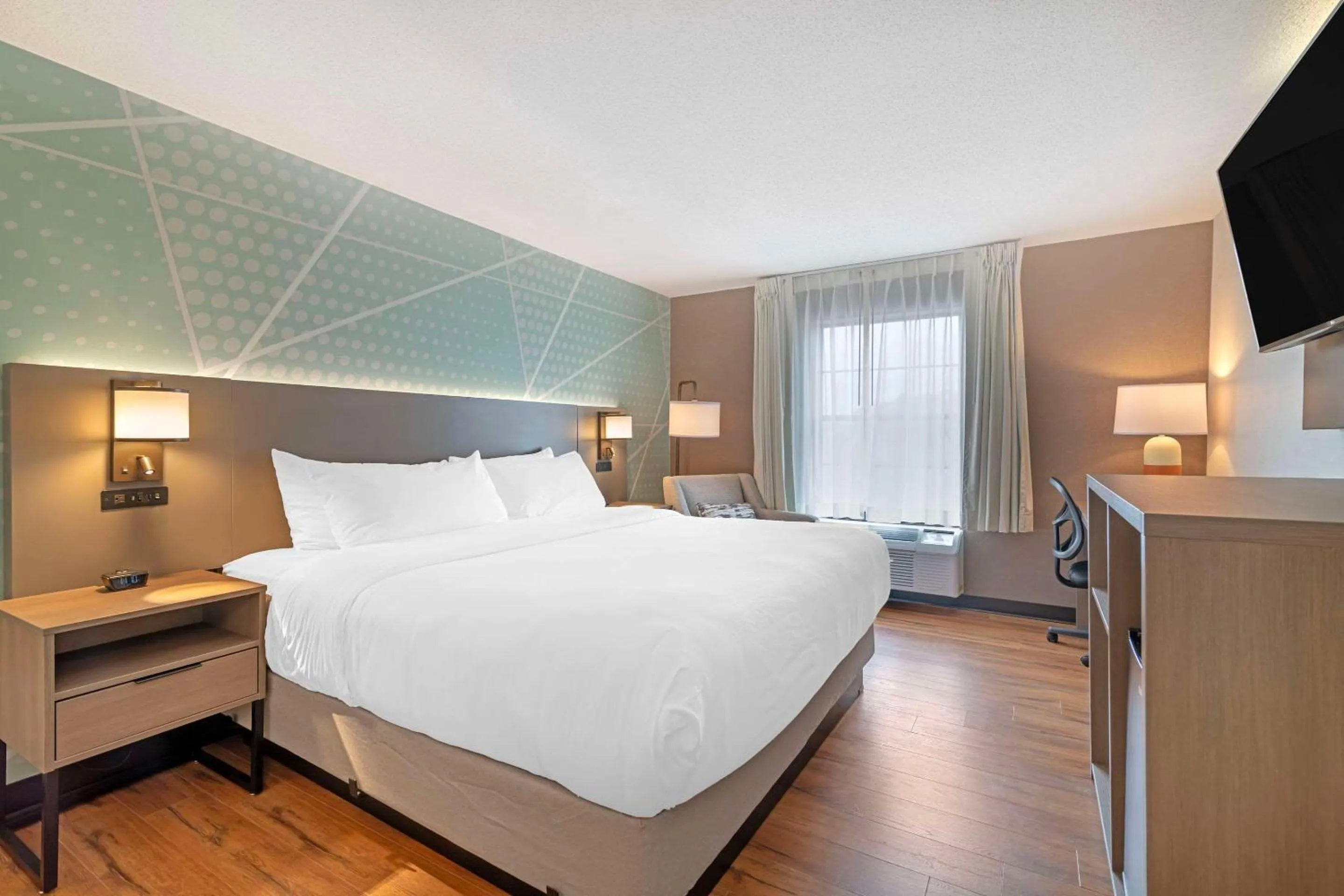 Bedroom, Bed in Comfort Inn South Portland Airport