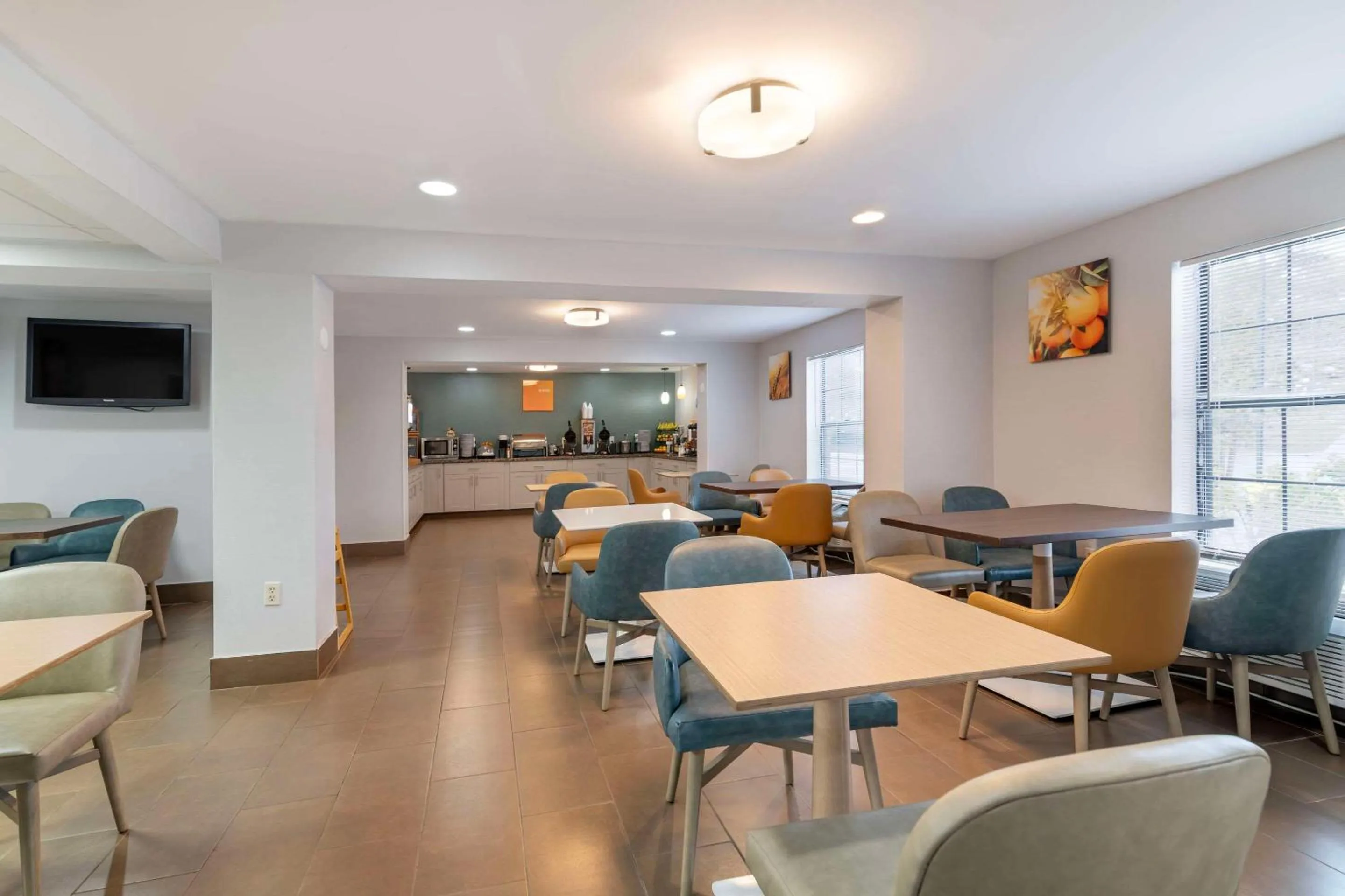 Breakfast in Comfort Inn South Portland Airport