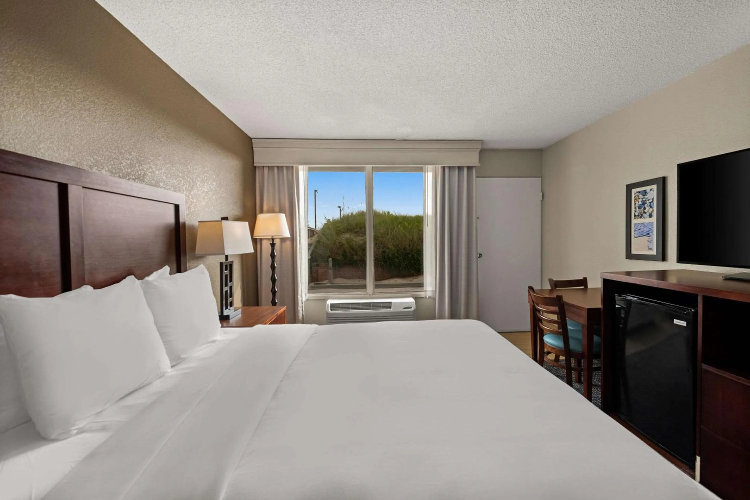 Bedroom, Bed in Comfort Inn On the Ocean