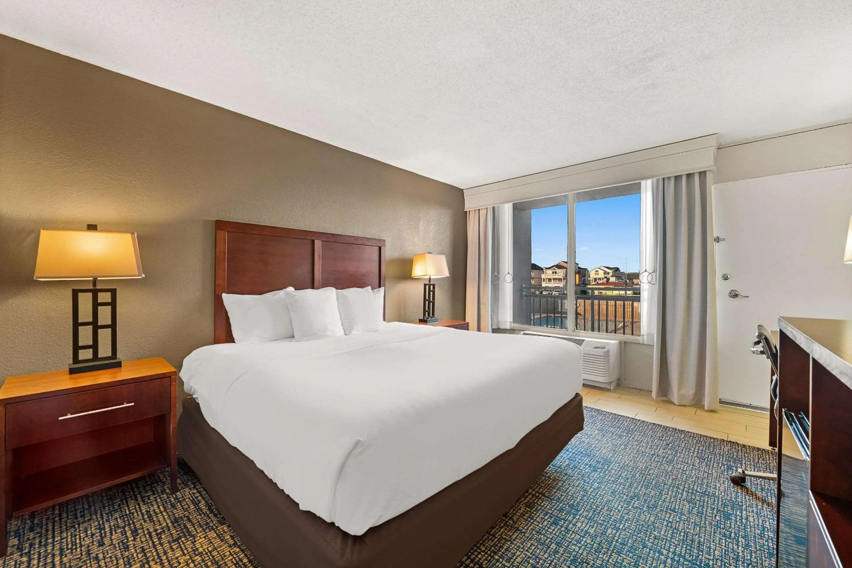 Bedroom, Bed in Comfort Inn On the Ocean