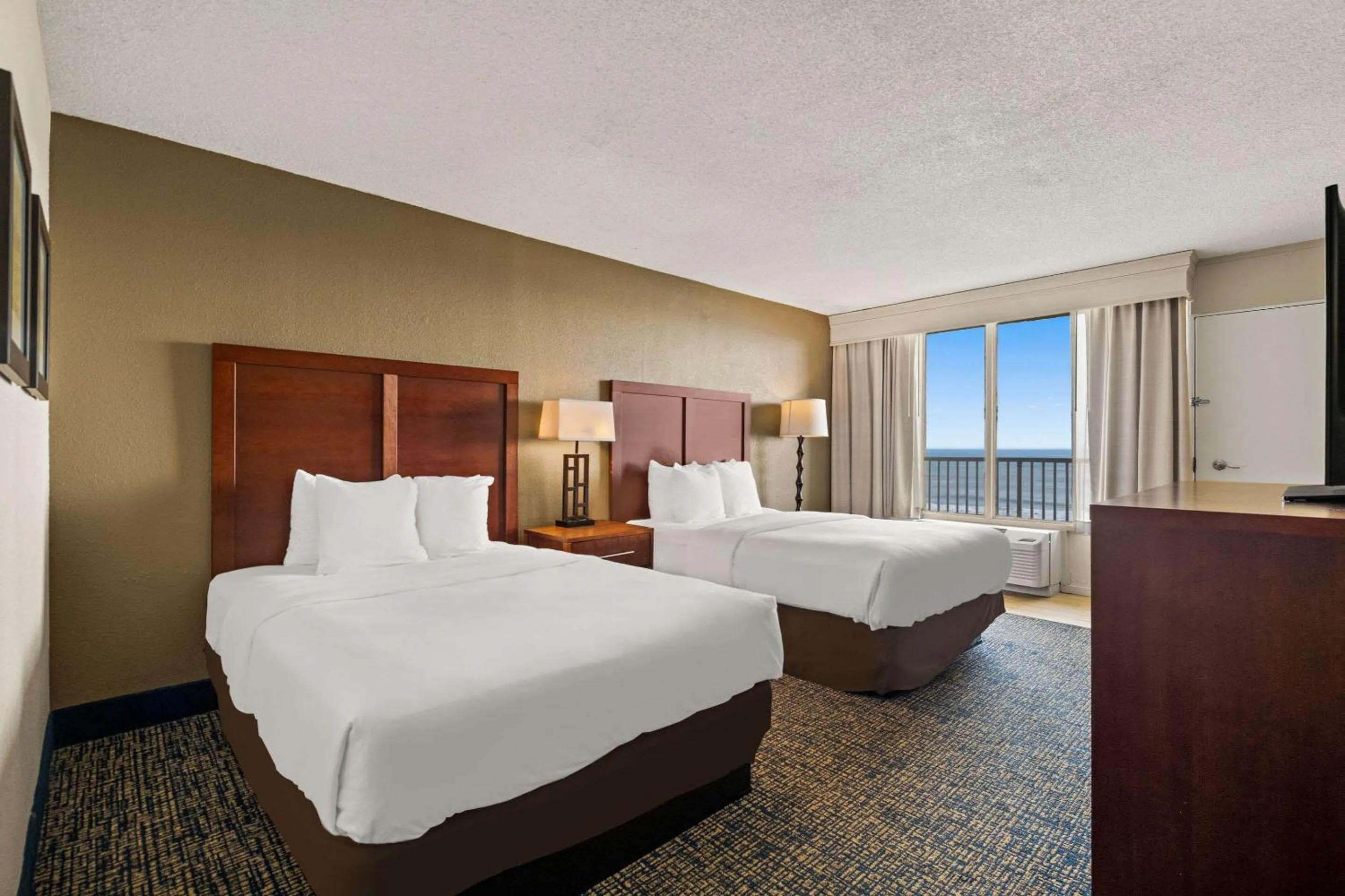 Bedroom, Bed in Comfort Inn On the Ocean