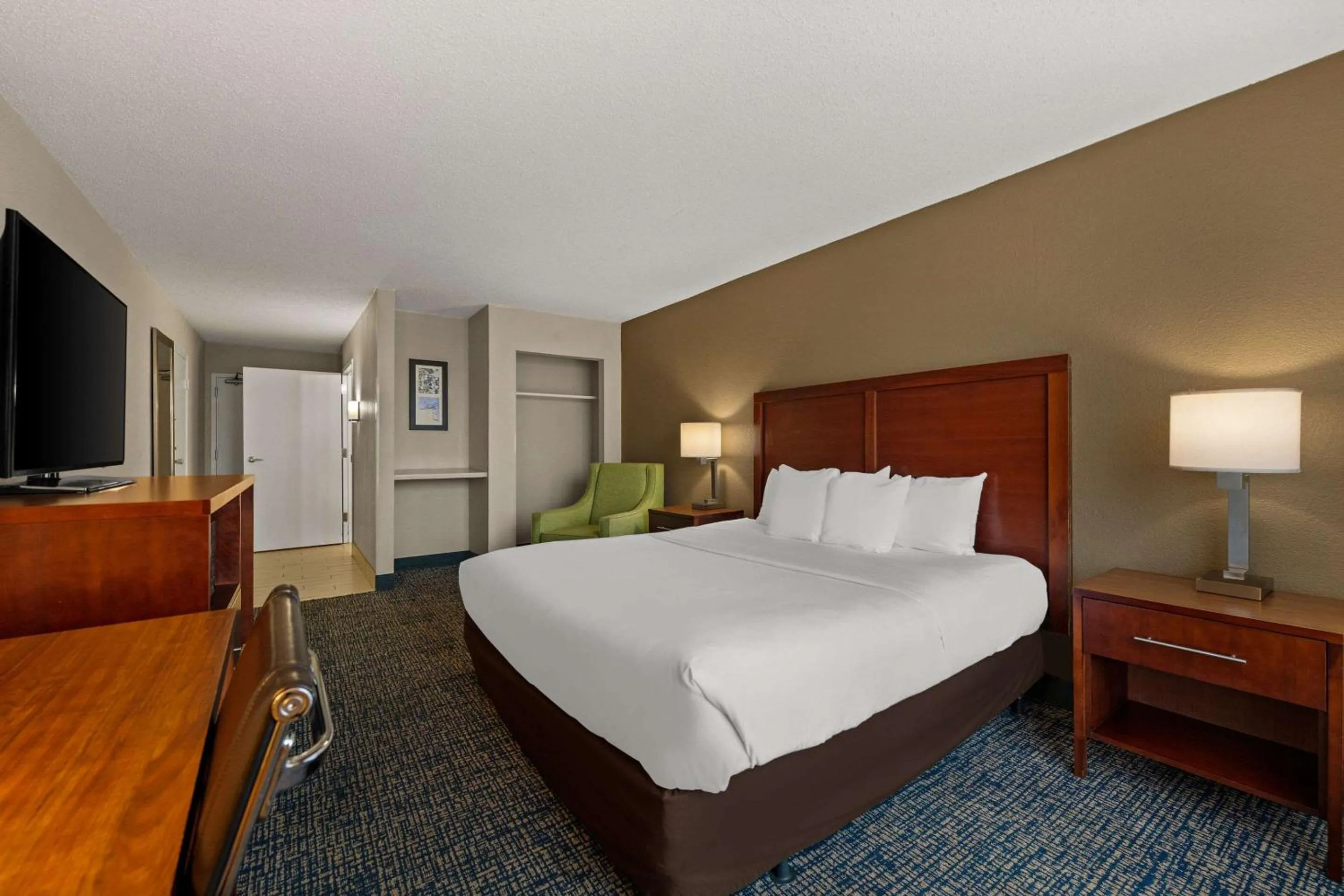 Bedroom, Bed in Comfort Inn On the Ocean