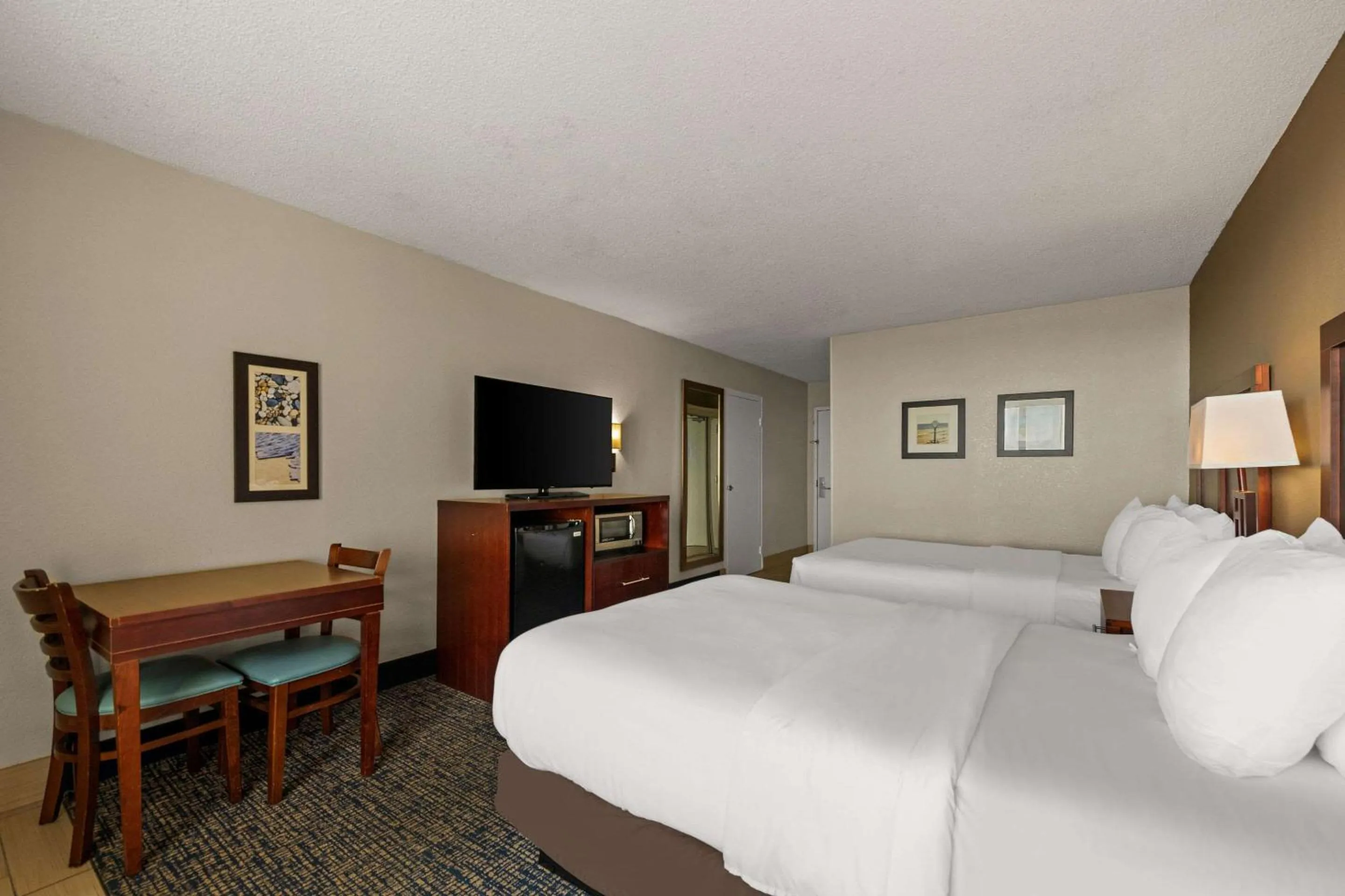 Bedroom, Bed in Comfort Inn On the Ocean