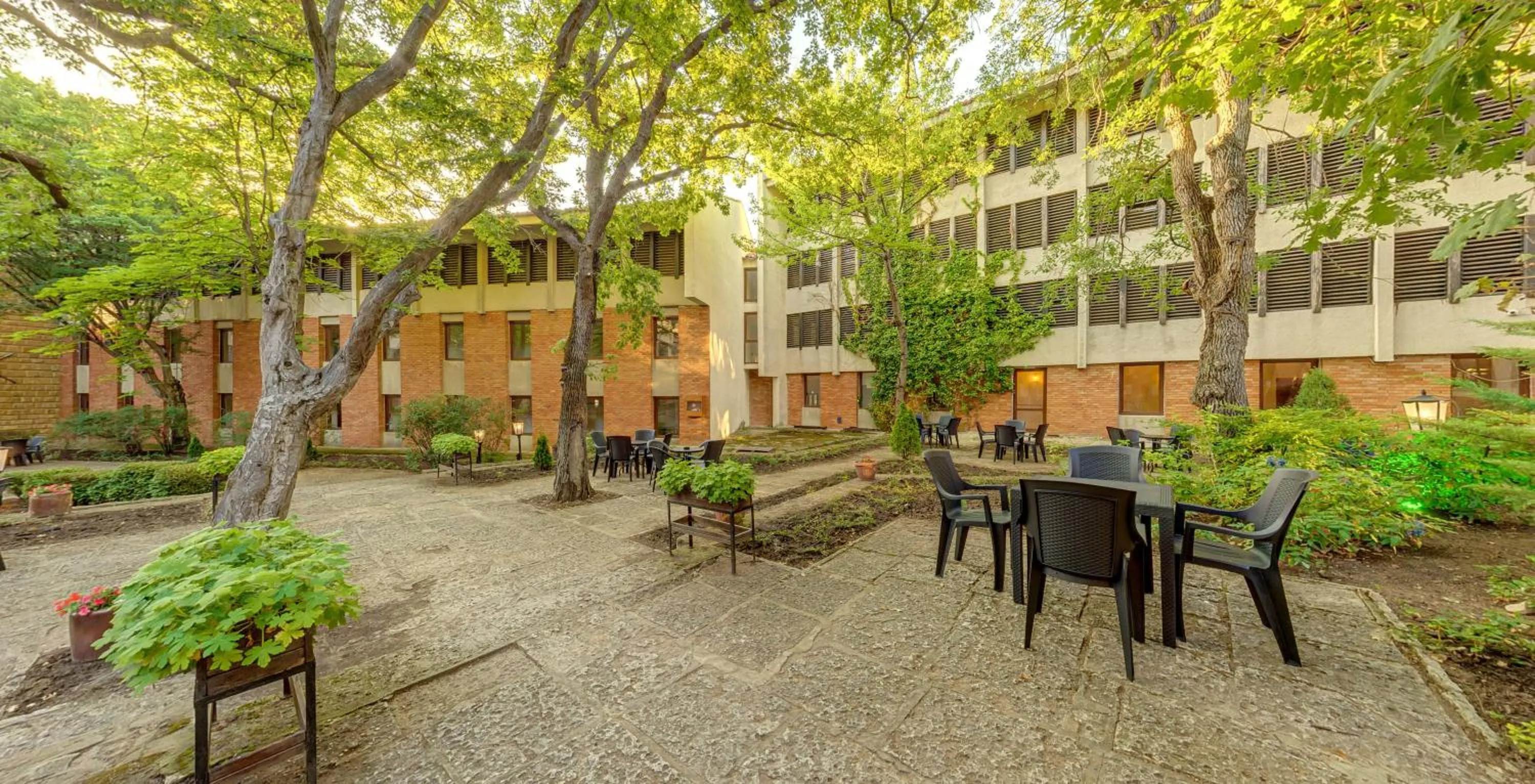 Garden in Hotel PRESLAV