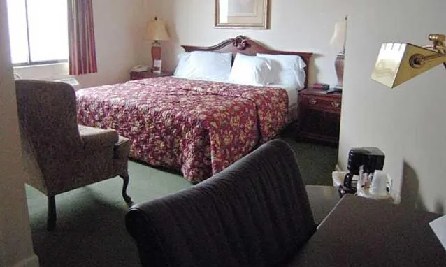 Day, Bed in Colonie Inn and Suites