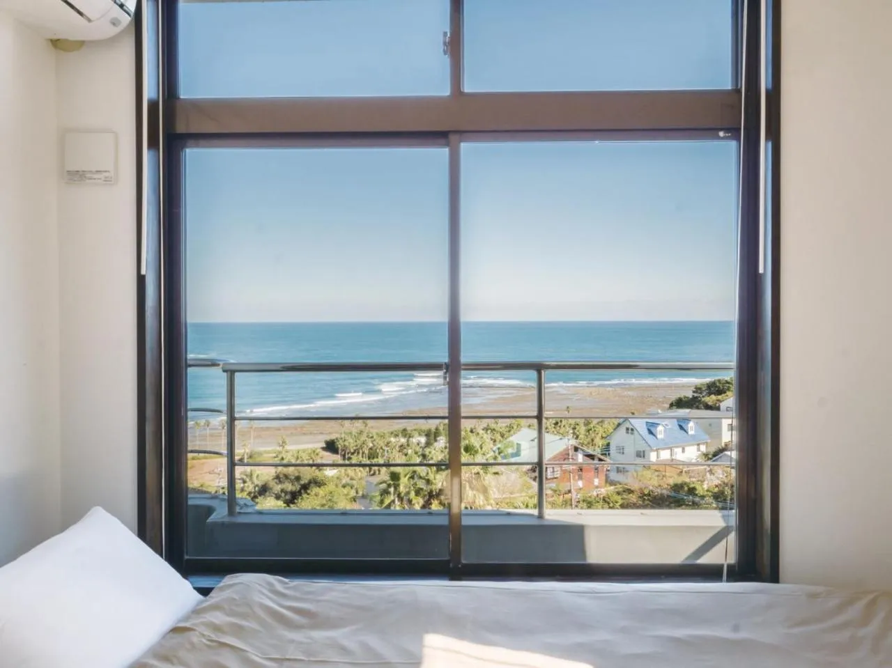 Sea view, Bed in The Little Garden