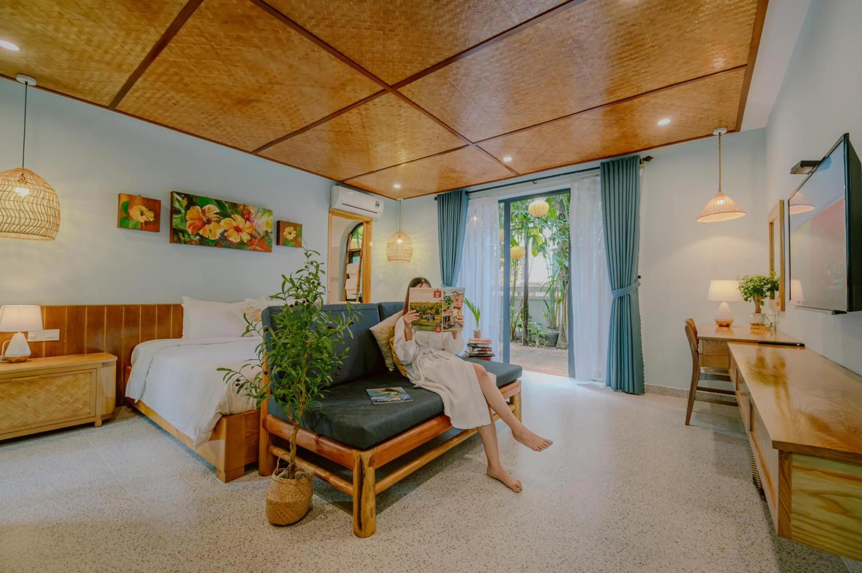 People in Villa De Campagne Hoi An- Boutique homestay with pool and family soul