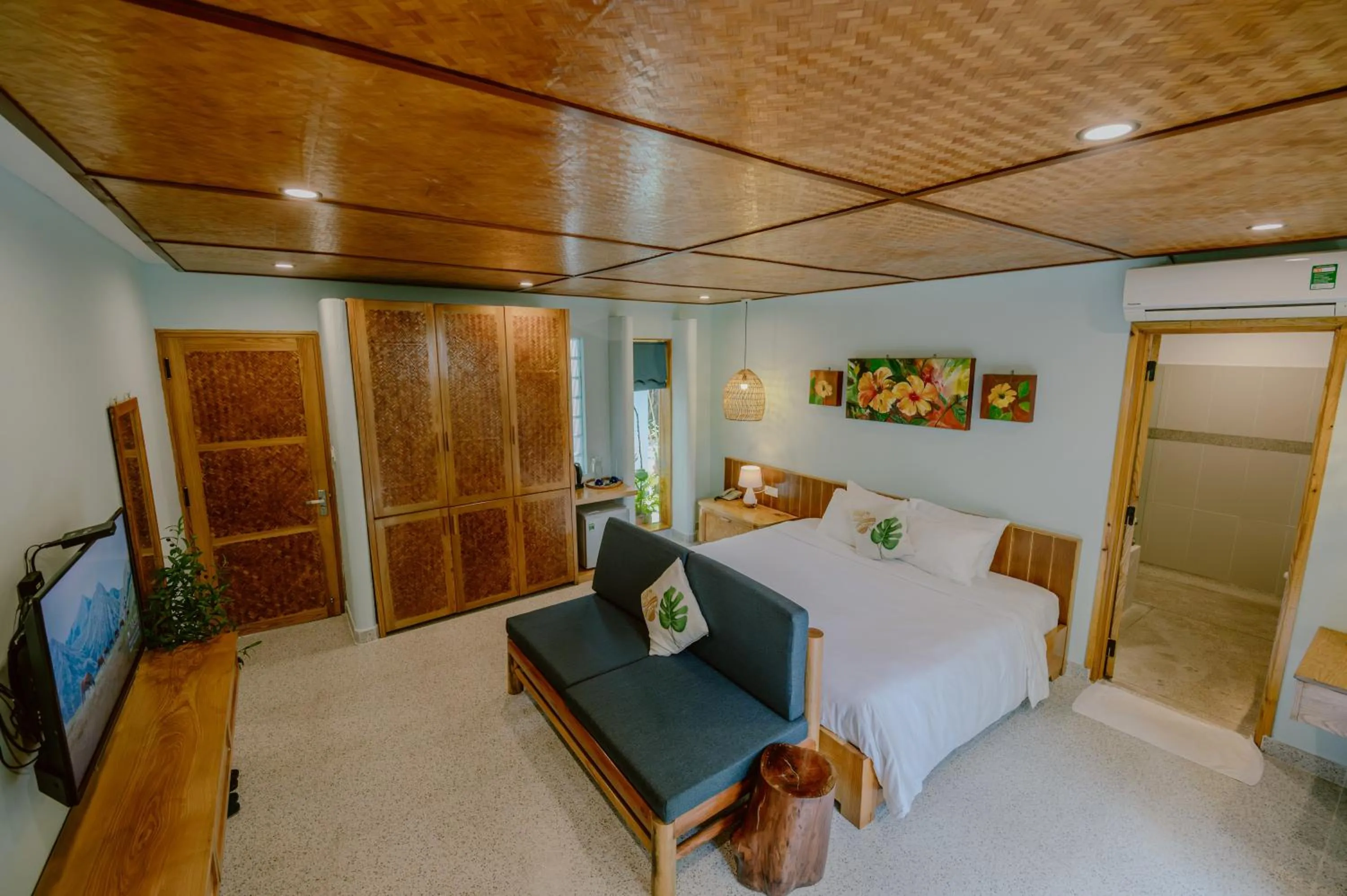 Bed in Villa De Campagne Hoi An- Boutique homestay with pool and family soul