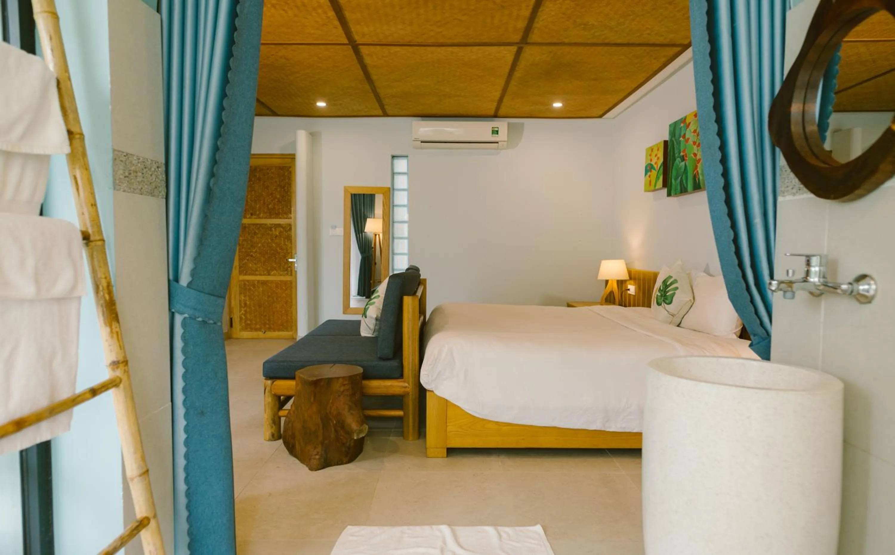 Bed in Villa De Campagne Hoi An- Boutique homestay with pool and family soul