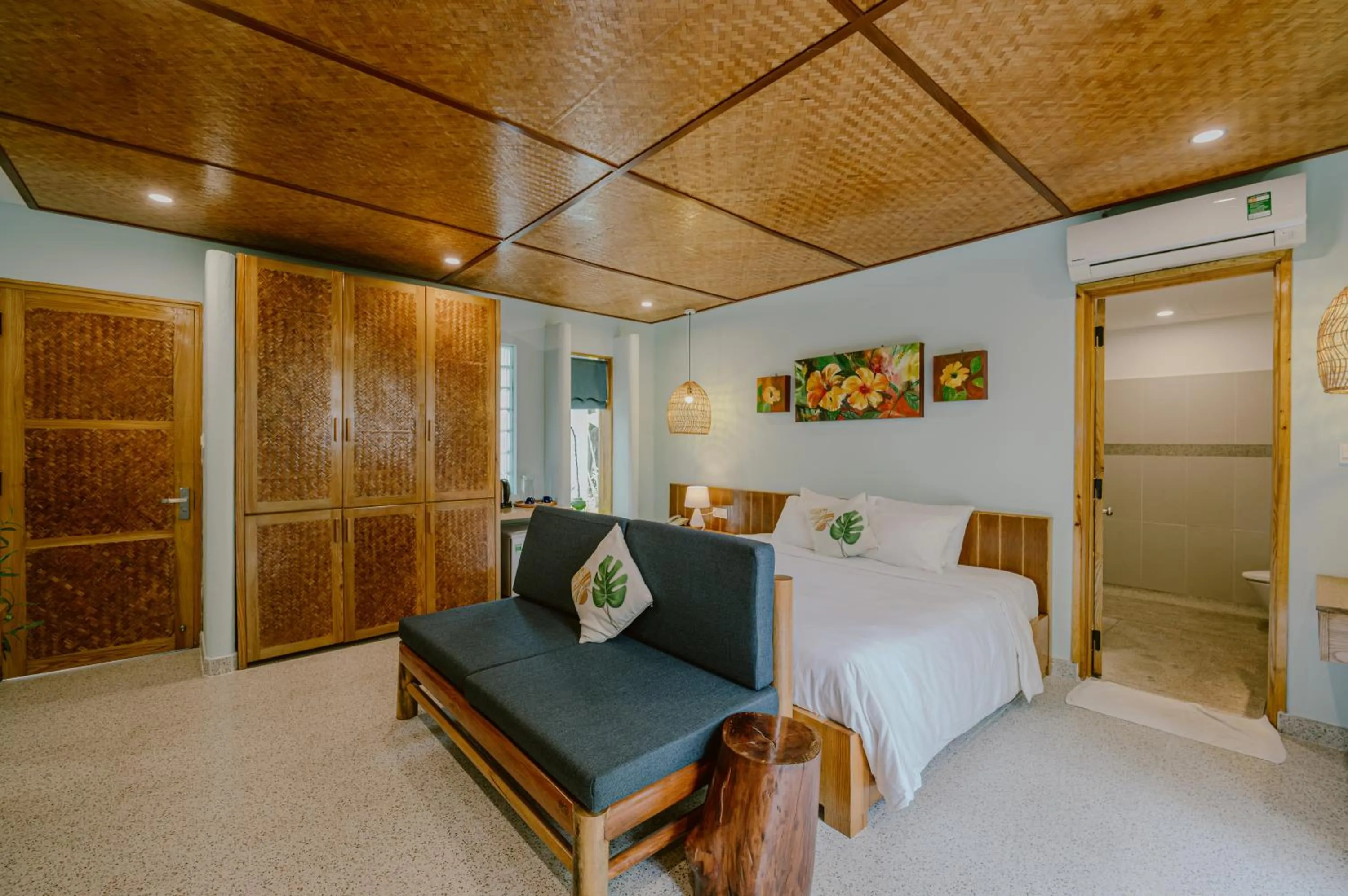 Photo of the whole room, Bed in Villa De Campagne Hoi An- Boutique homestay with pool and family soul