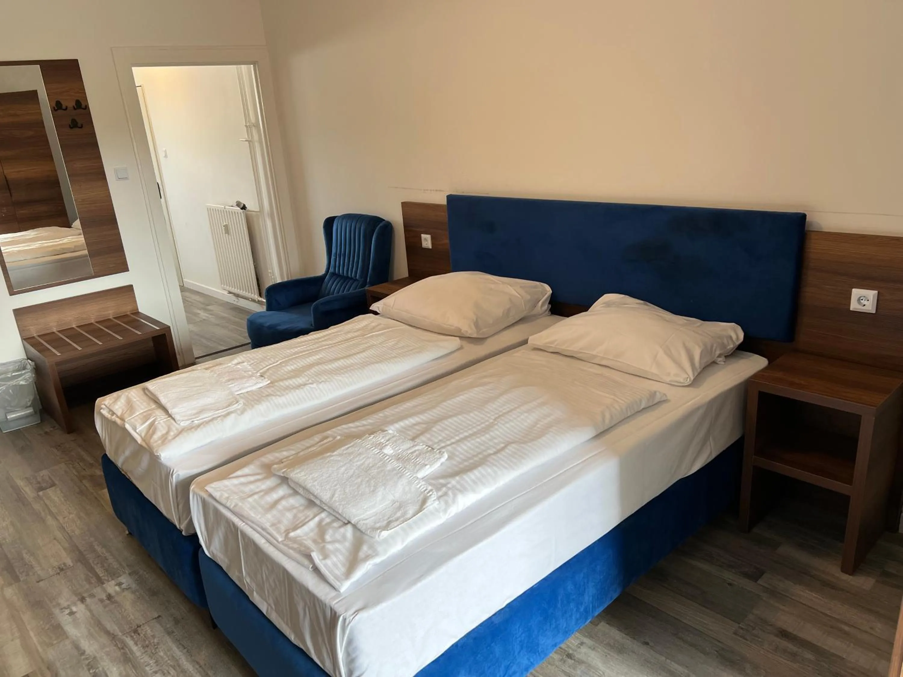 Photo of the whole room, Bed in Hotel Zollhof Wandsbek Markt