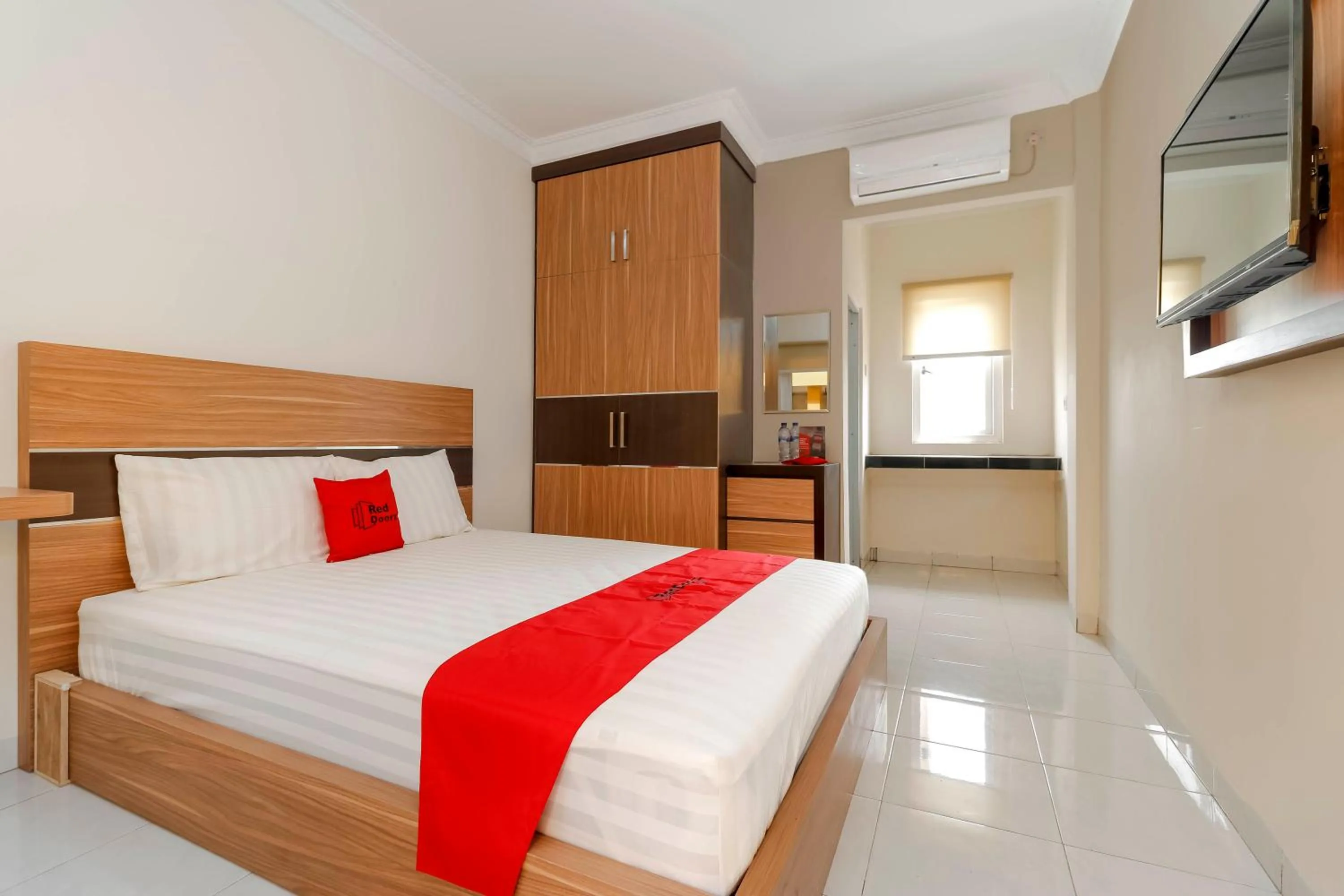 Bedroom, Bed in RedDoorz Plus near Palembang Square Mall