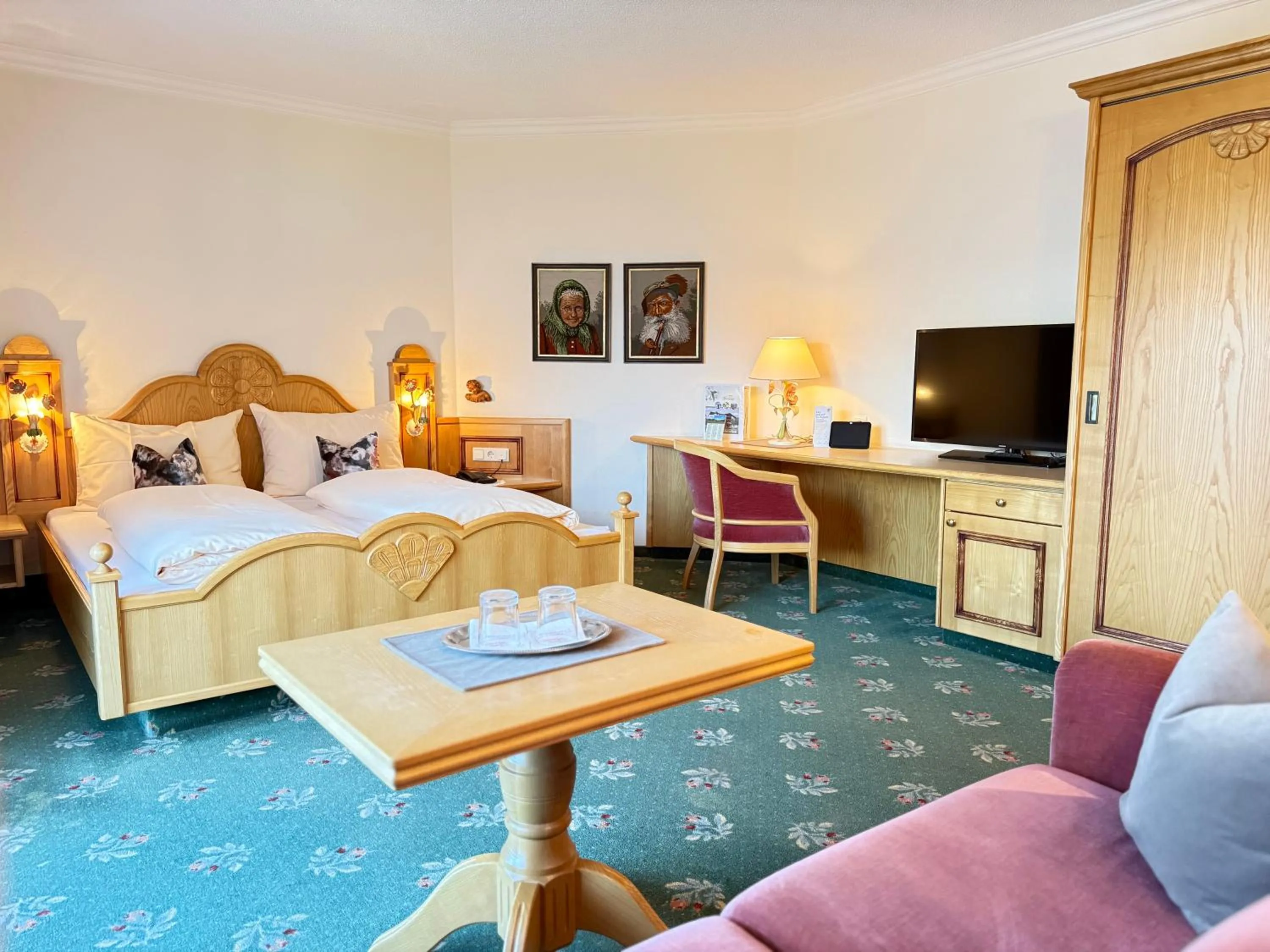 Bed in Hotel Neuwirt