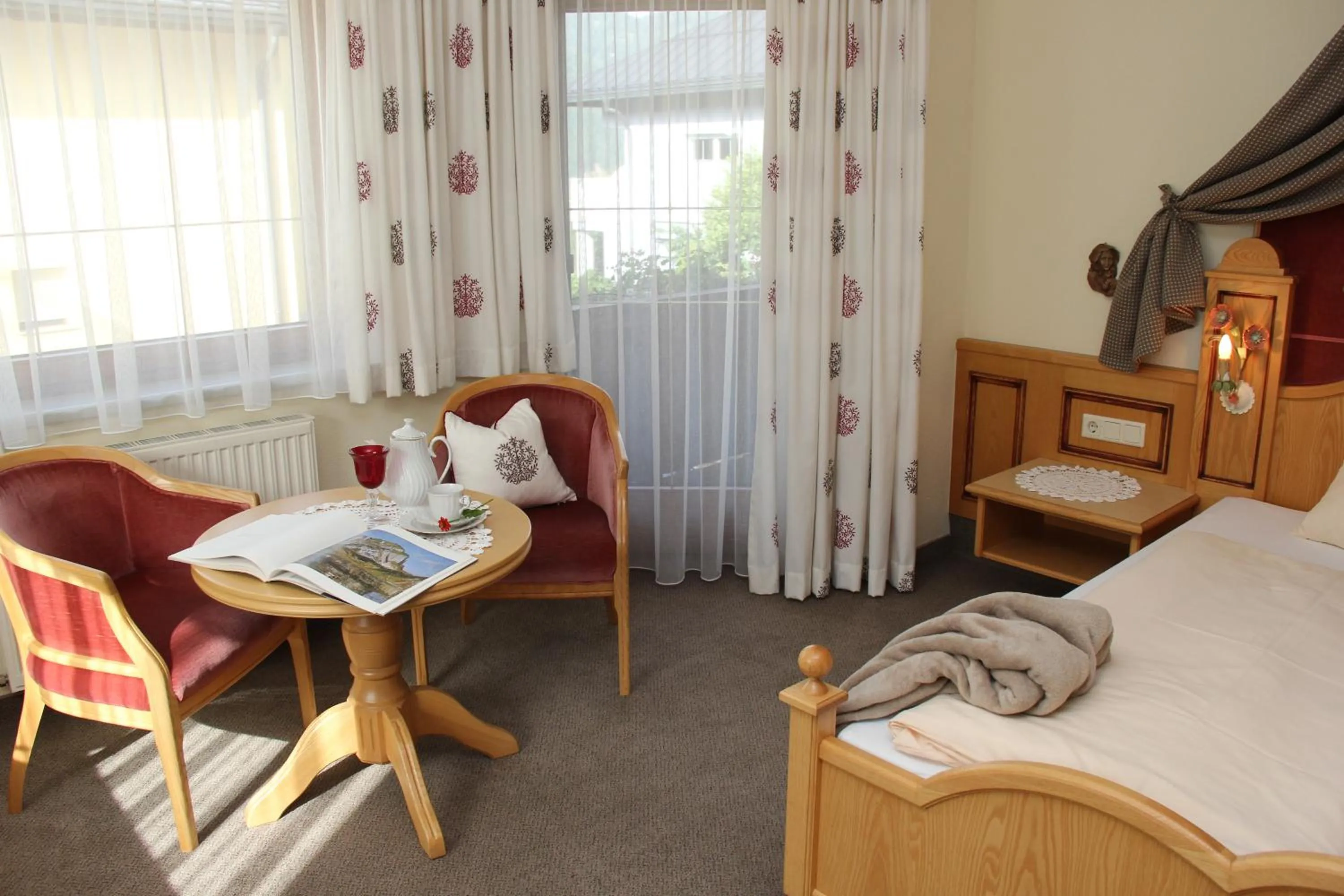 Bed in Hotel Neuwirt