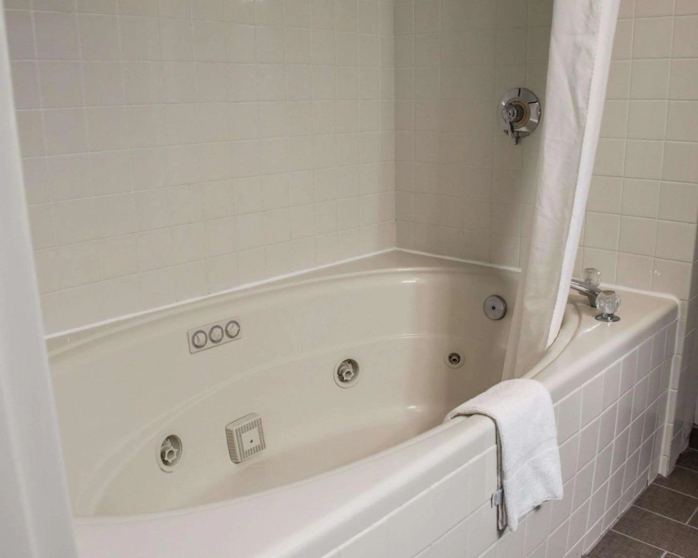 Bedroom in Sleep Inn Historic