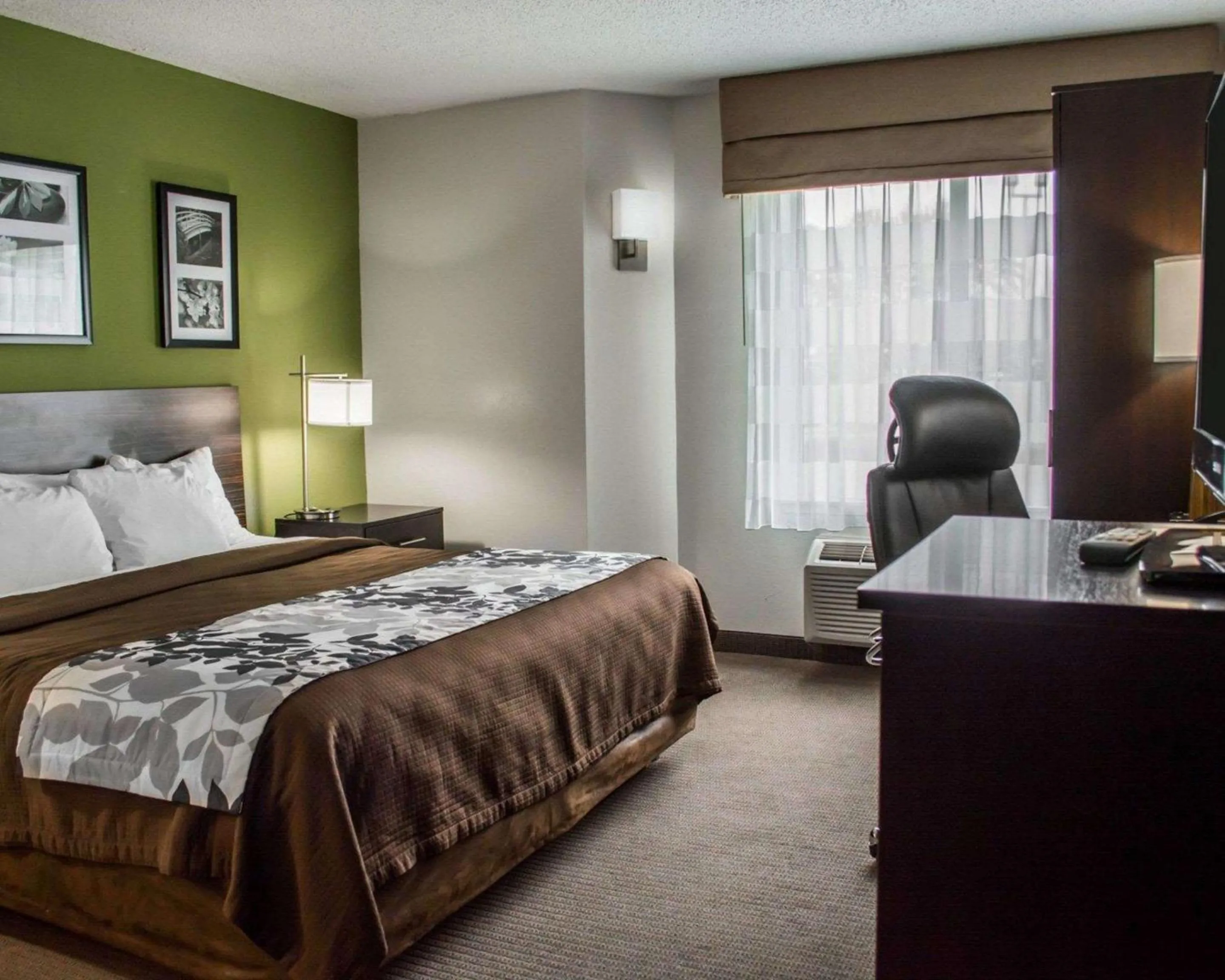 Bedroom, Bed in Sleep Inn Historic