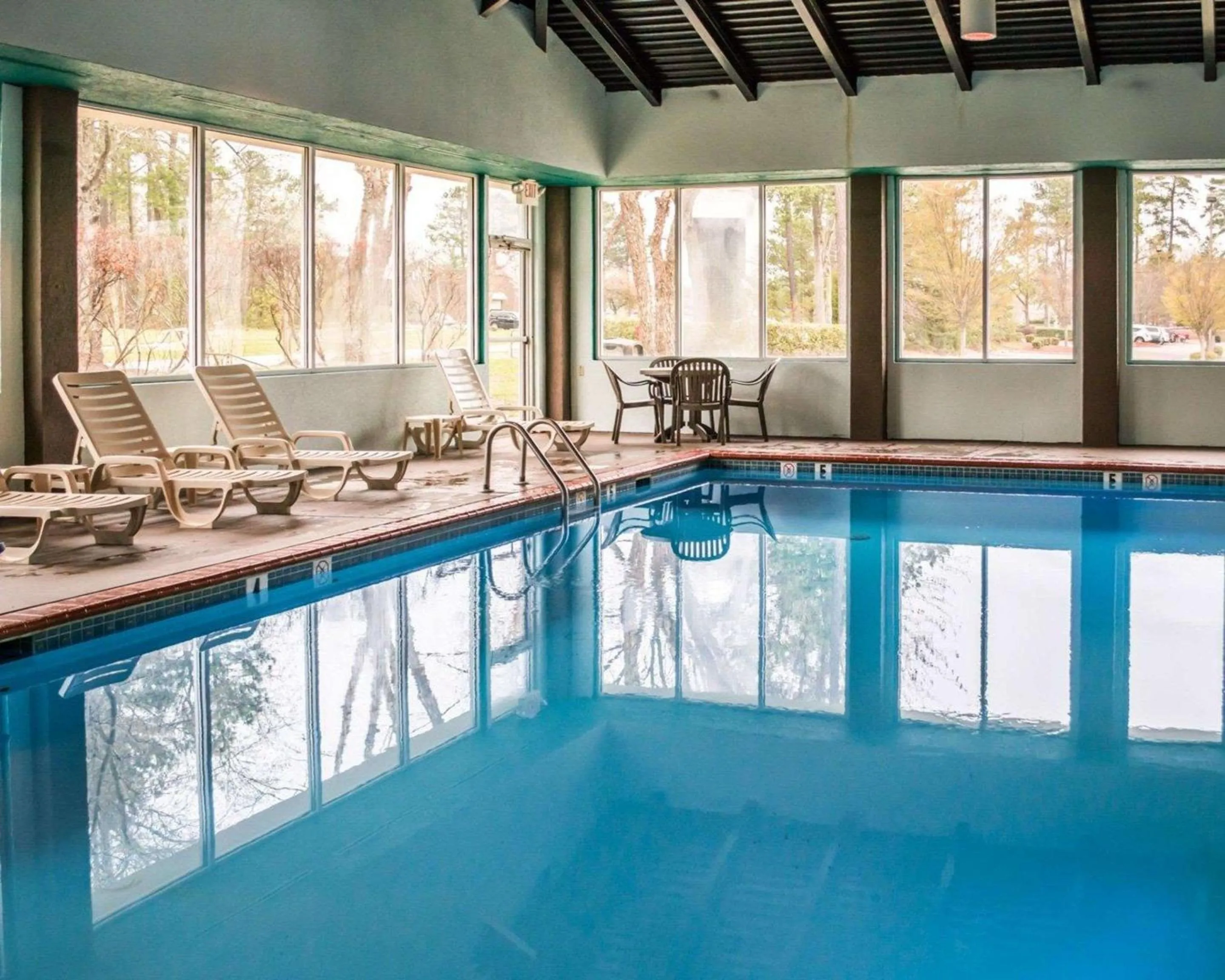 Swimming pool in Sleep Inn Historic