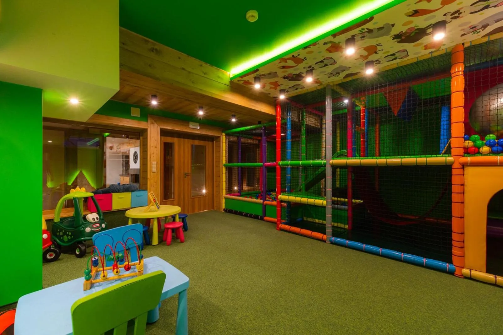 Children play ground in Helan Family & SPA