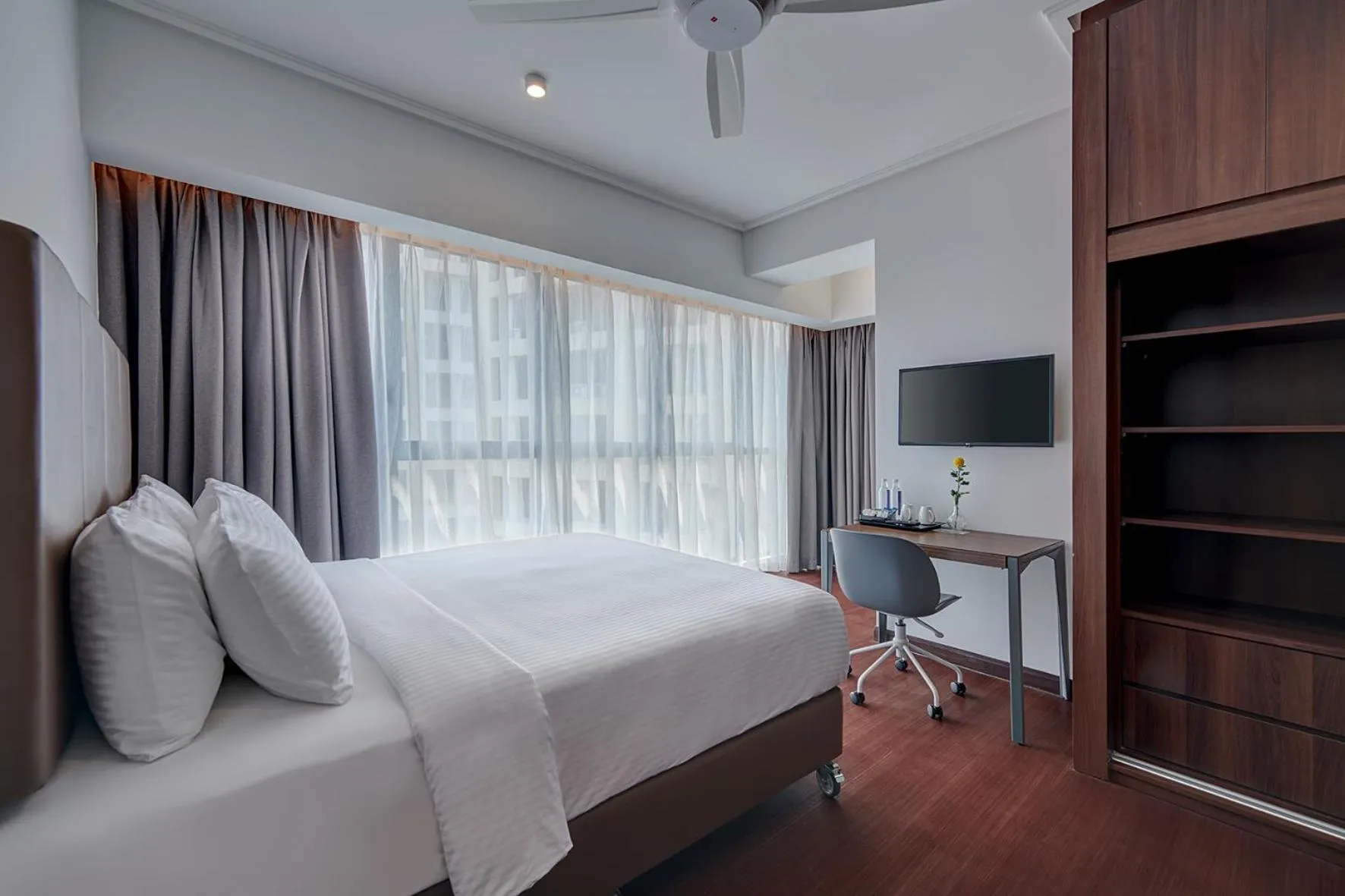 Bed in TRILLION SUITES by SLG