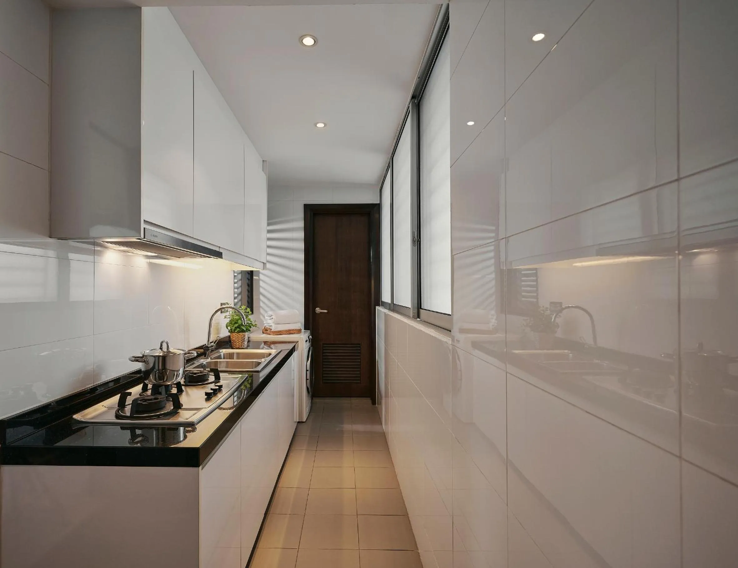 Kitchen or kitchenette in TRILLION SUITES by SLG