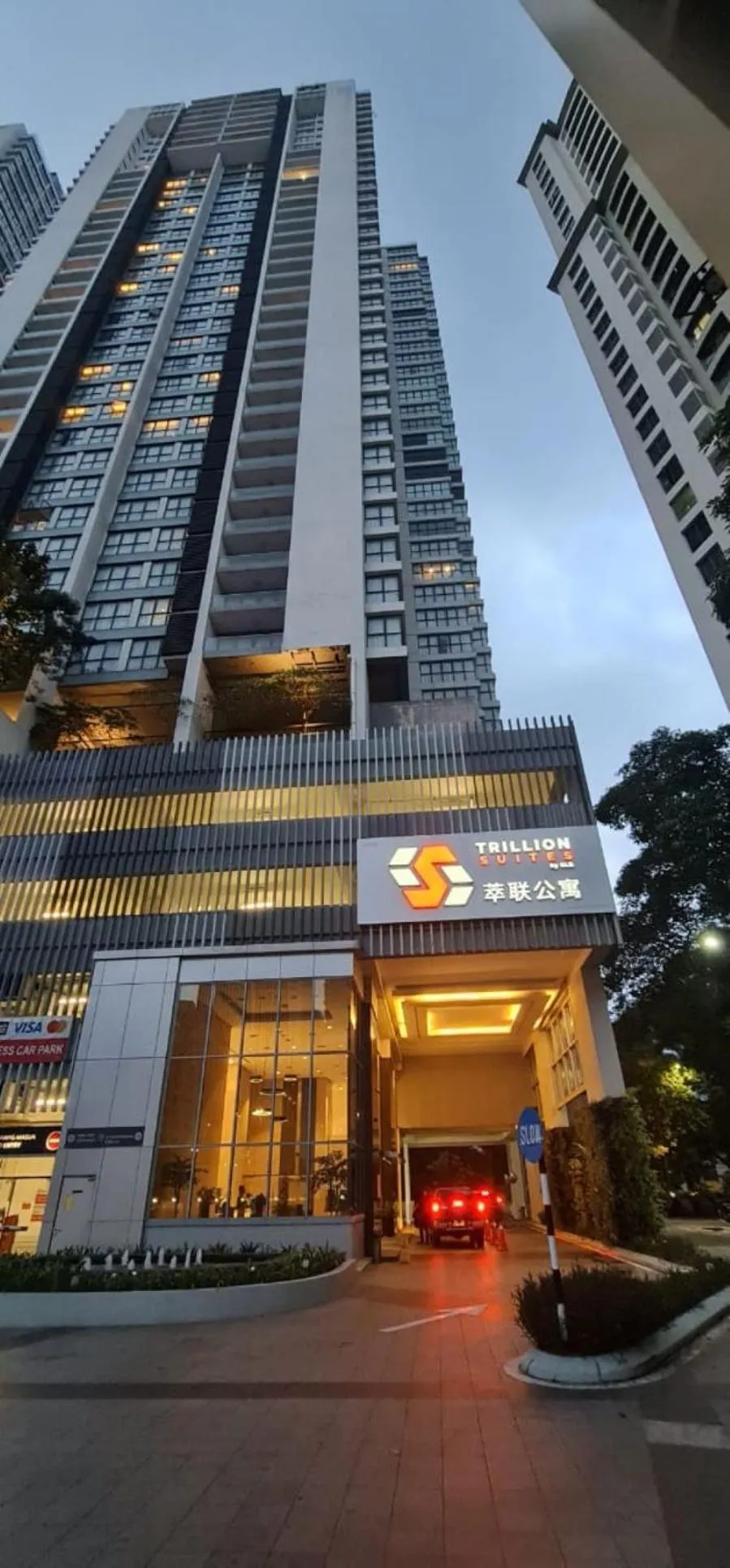 Property building in TRILLION SUITES by SLG