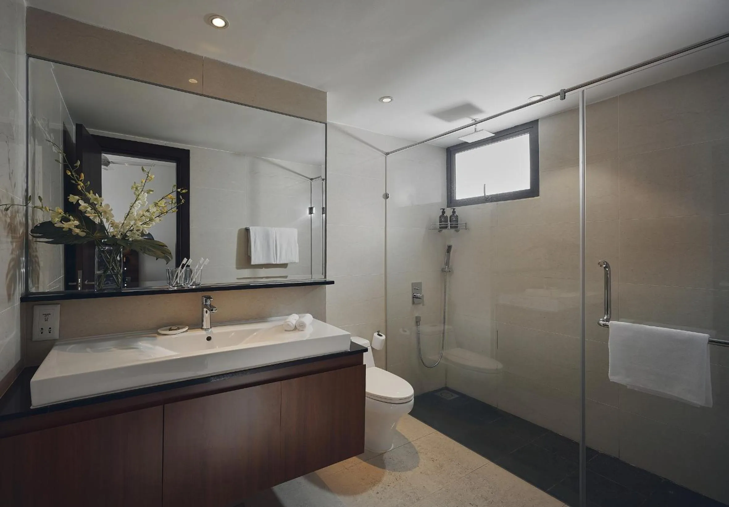 Shower in TRILLION SUITES by SLG