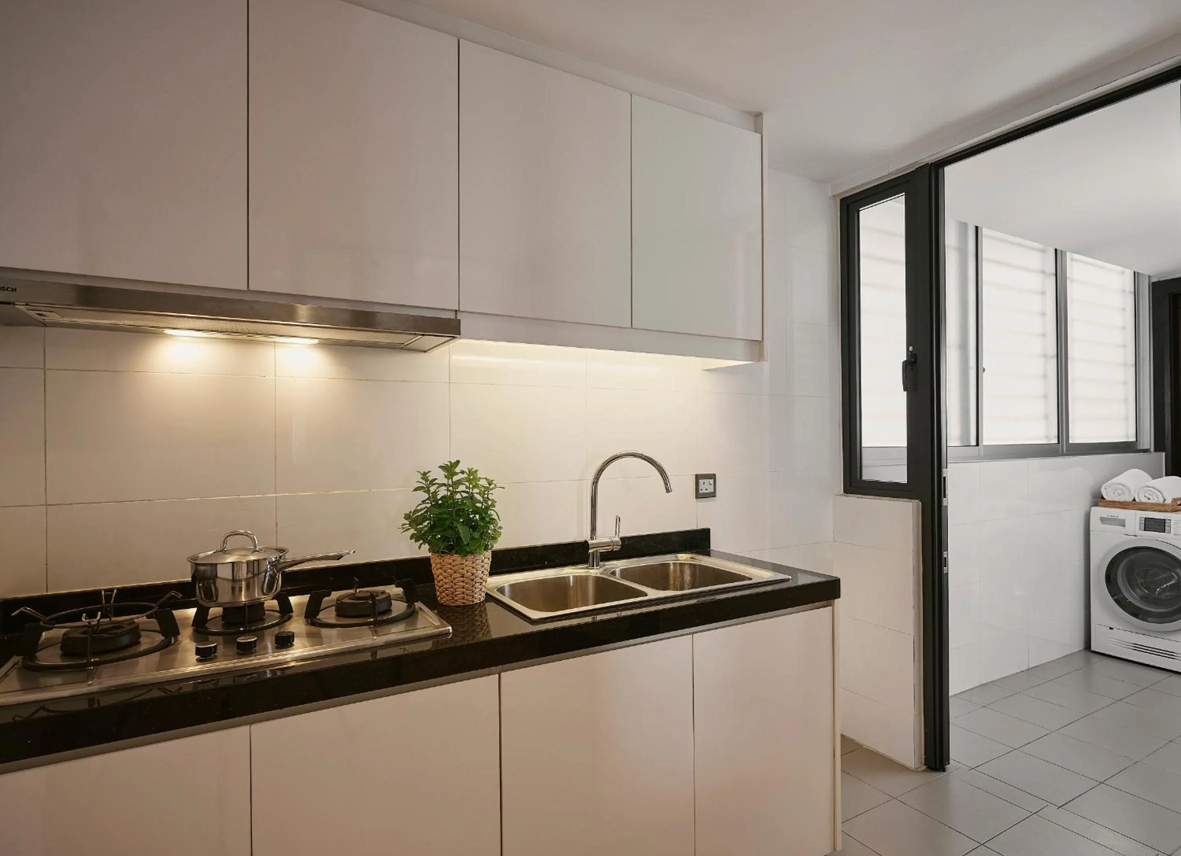 Kitchen or kitchenette in TRILLION SUITES by SLG