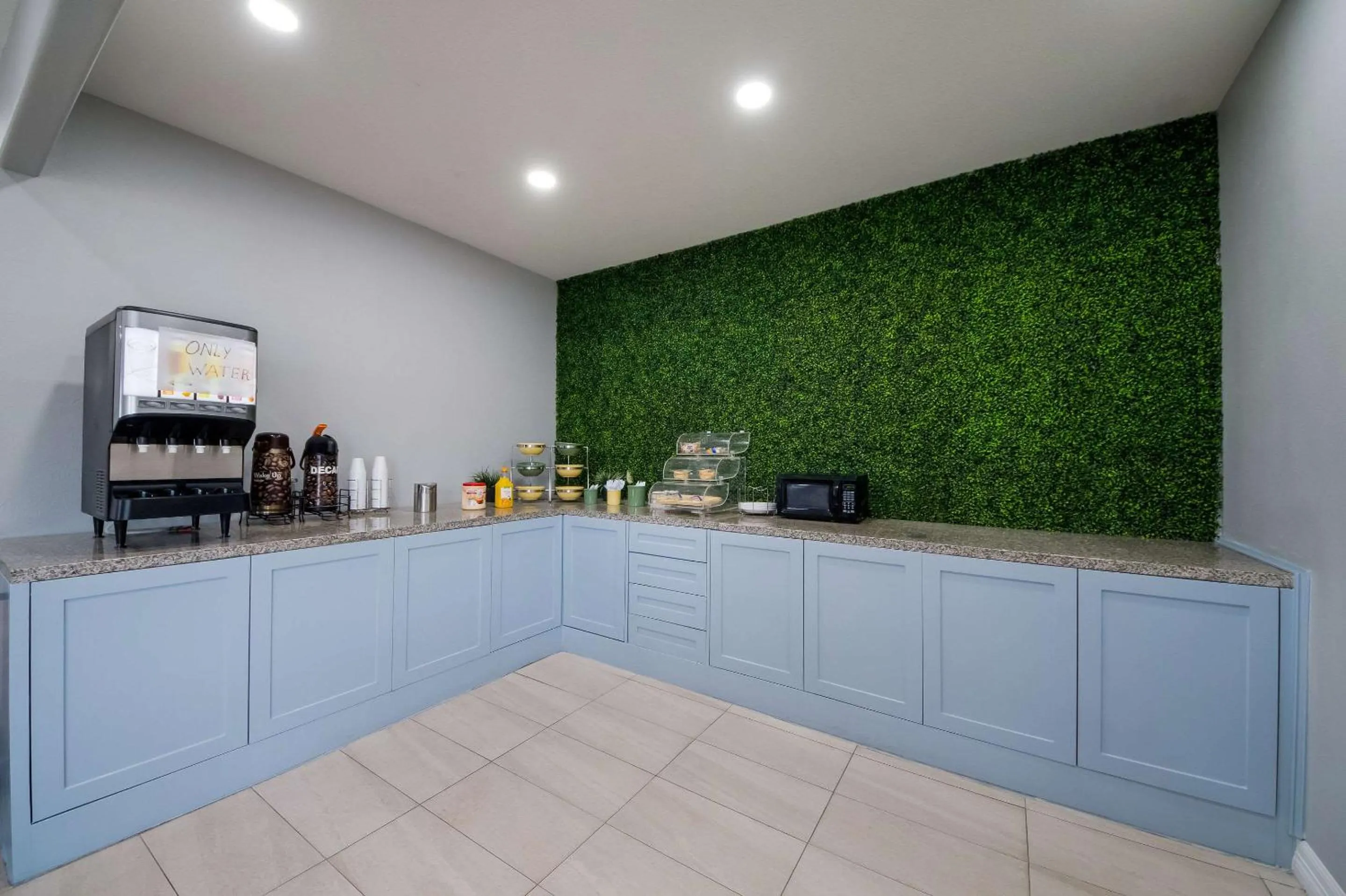 Breakfast in Rodeway Inn & Suites Corpus Christi Northwest