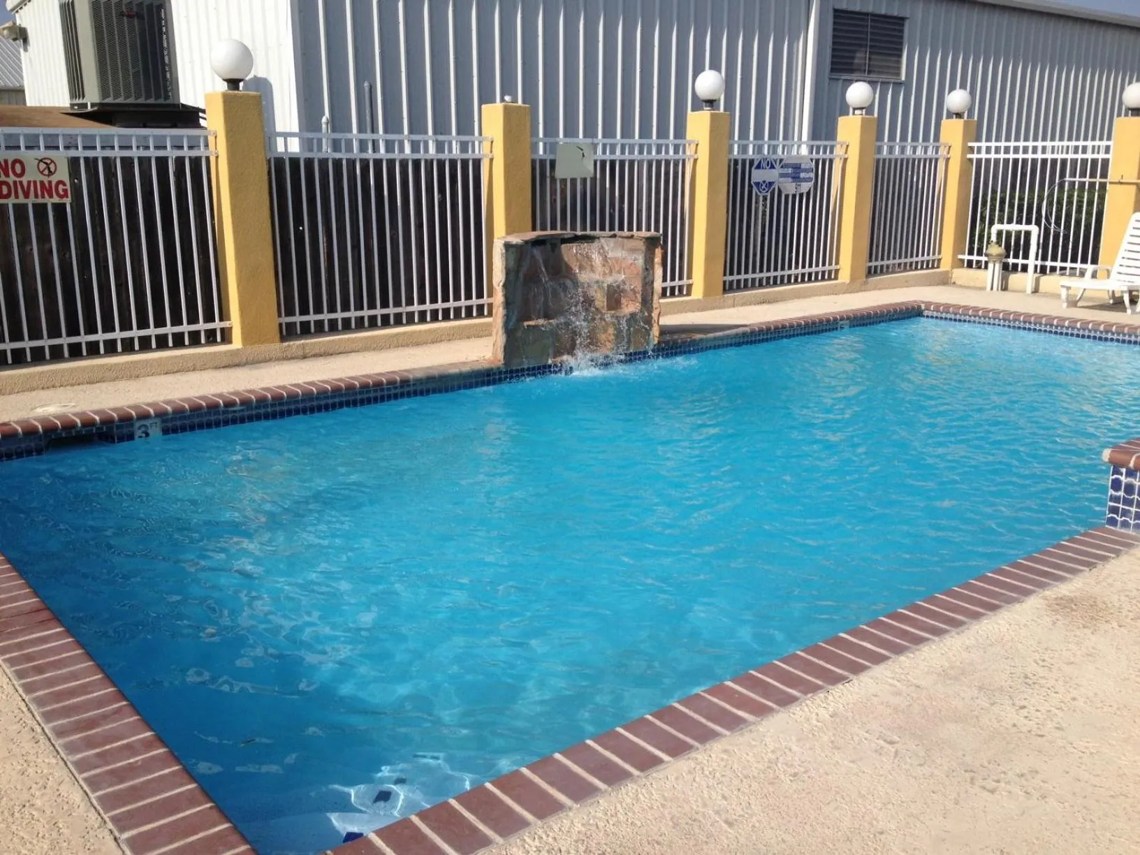 Swimming pool in Rodeway Inn & Suites Corpus Christi Northwest