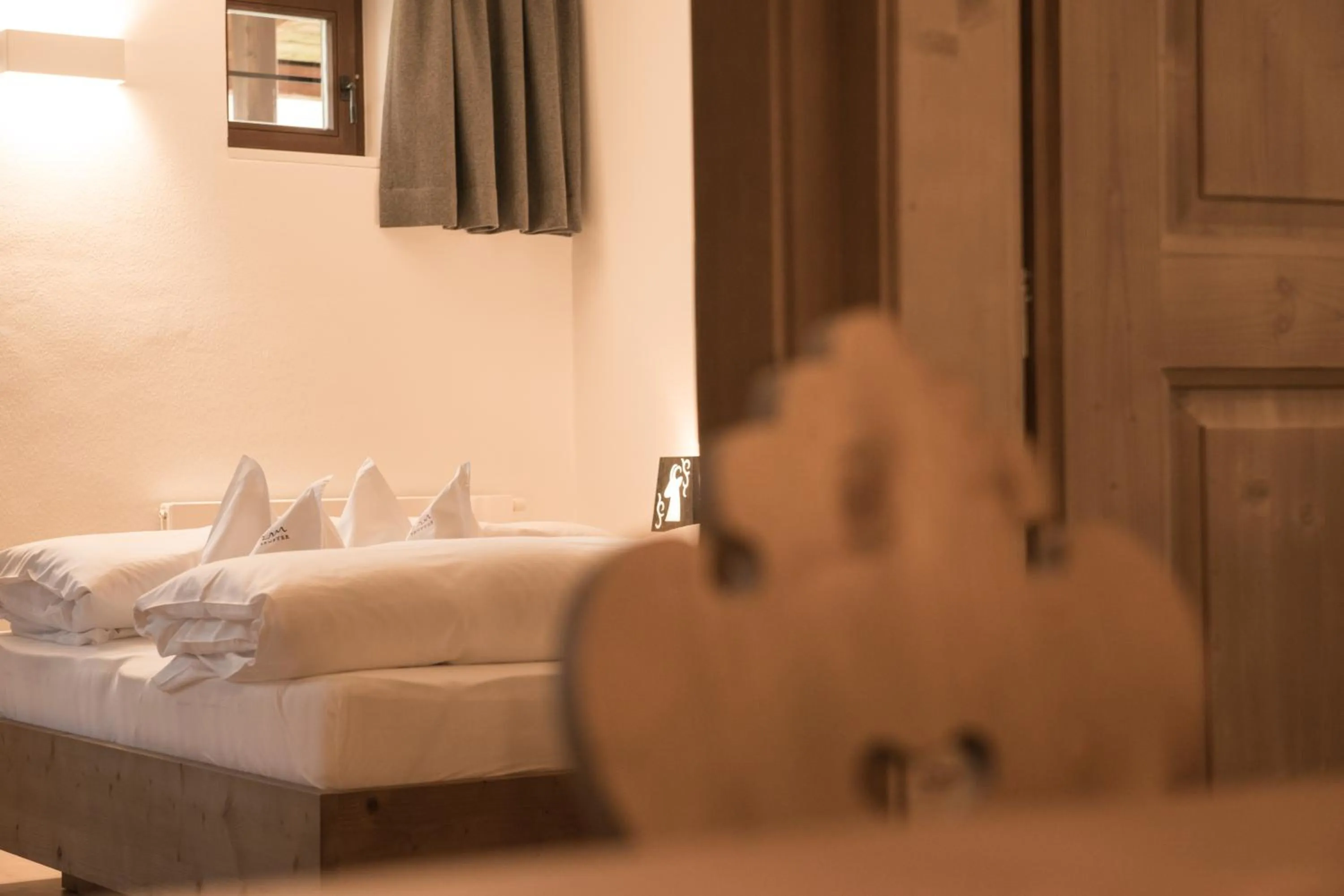 Bedroom, Bed in Zin Senfter Residence