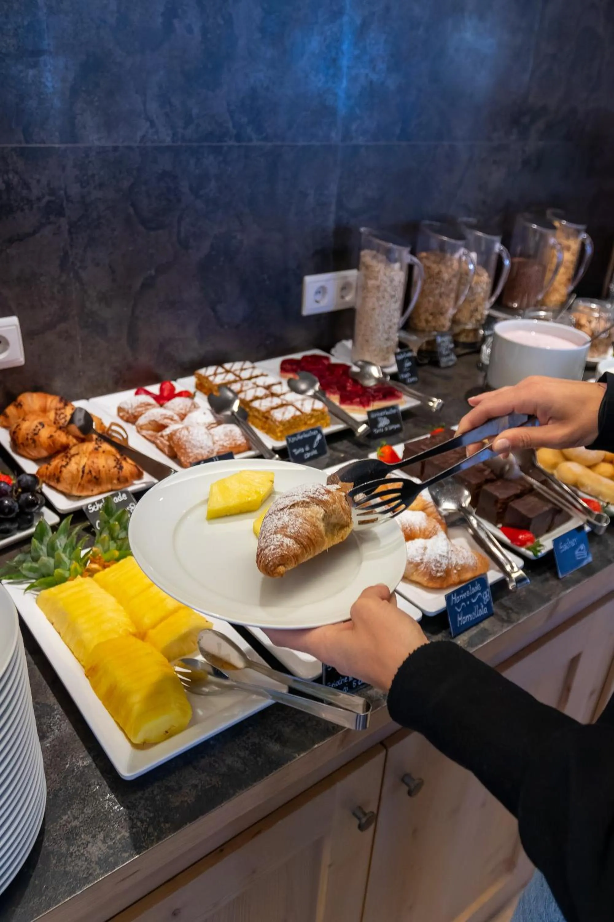 Food and drinks in Zin Senfter Residence