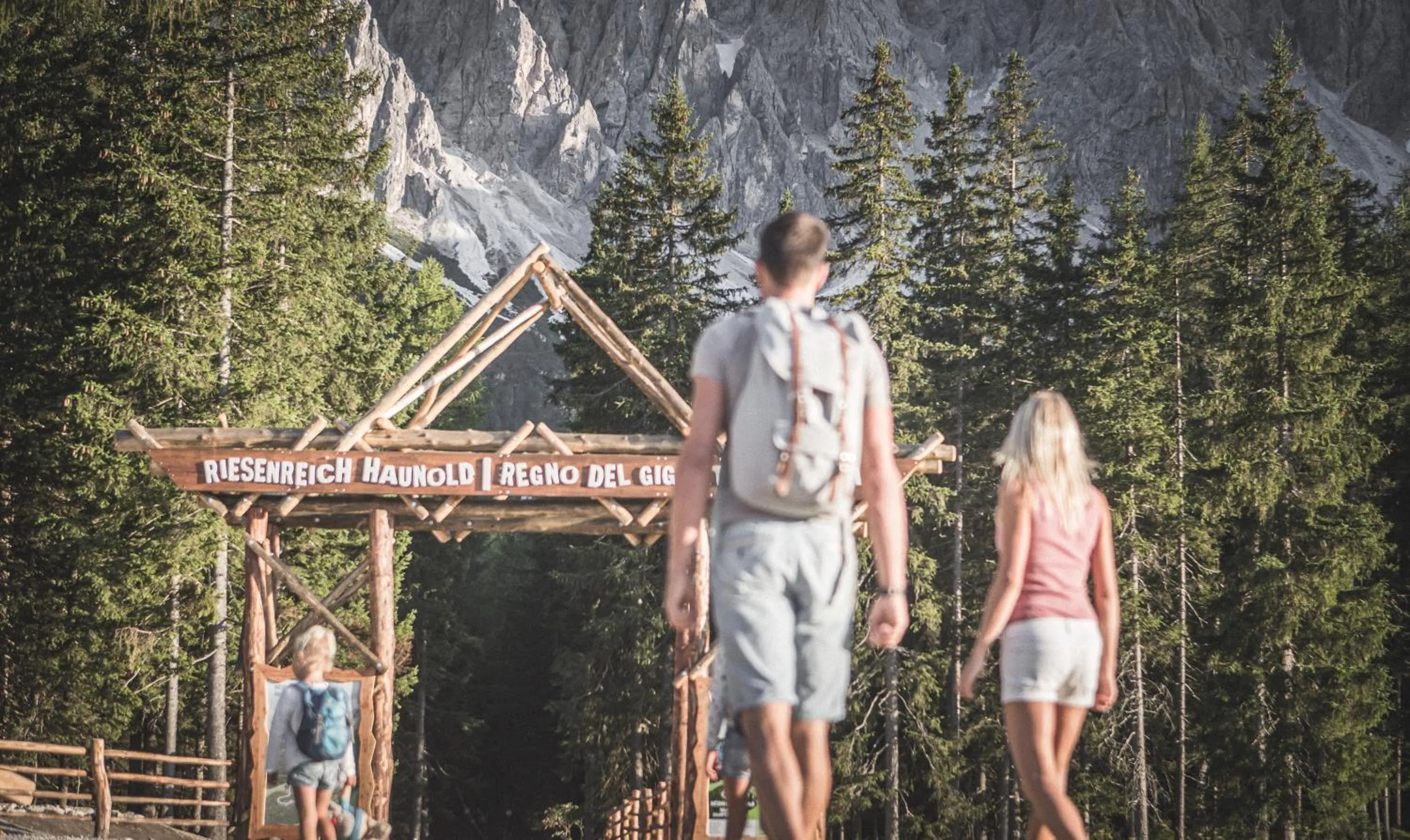 People in Zin Senfter Residence