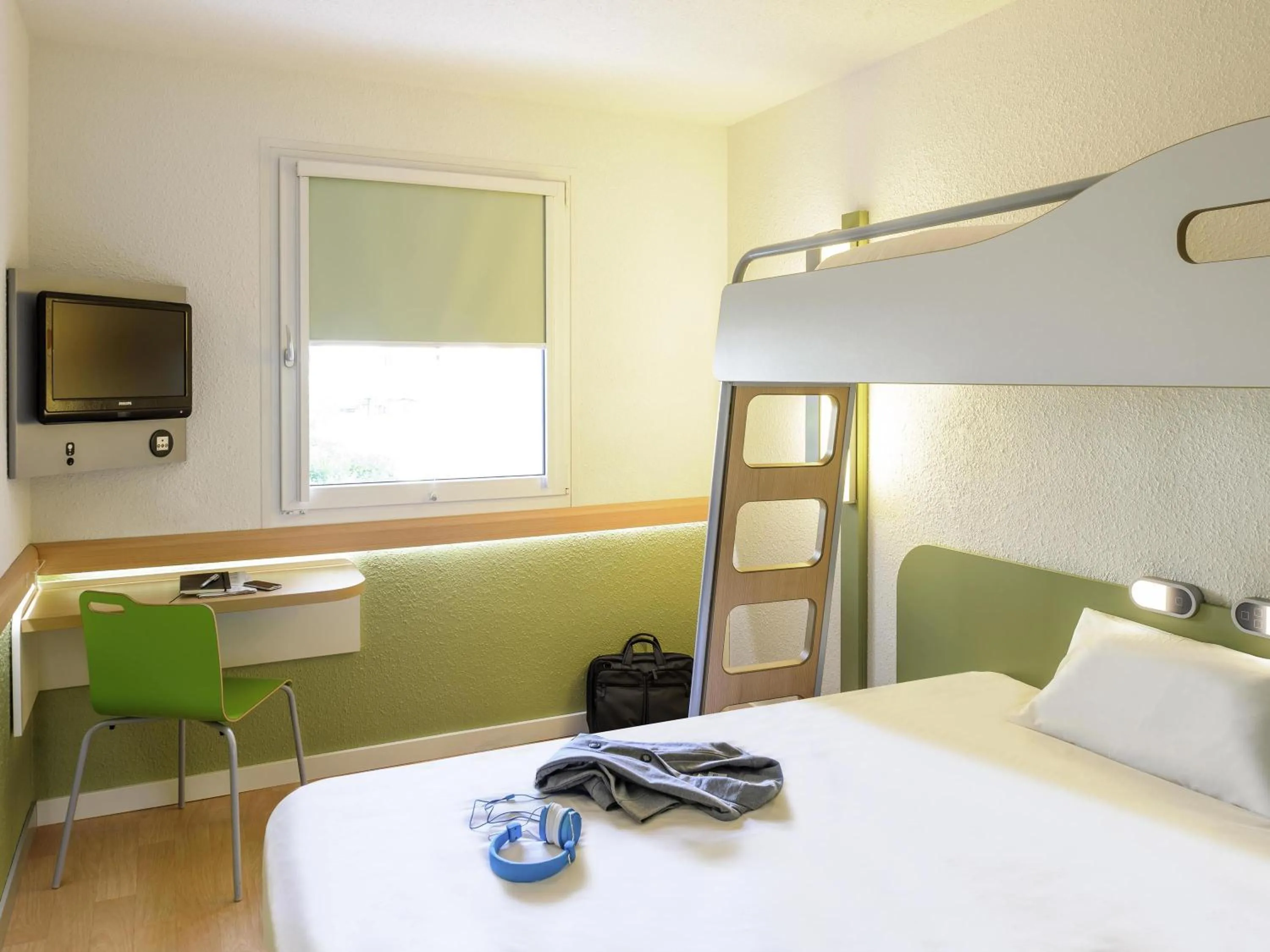 Bedroom, Bed in ibis budget Brugge Centrum Station