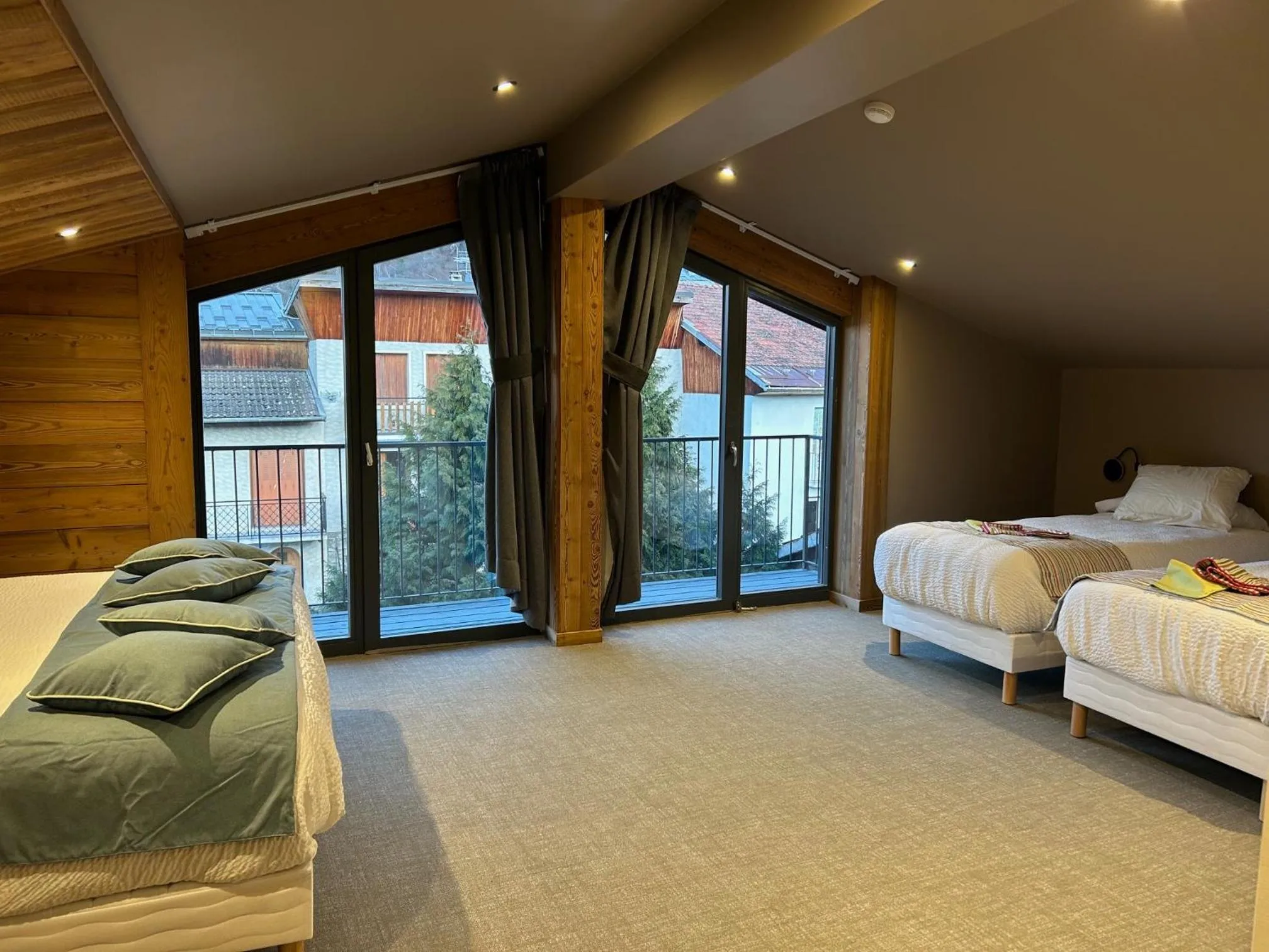 Bed in Hotel L'alpin