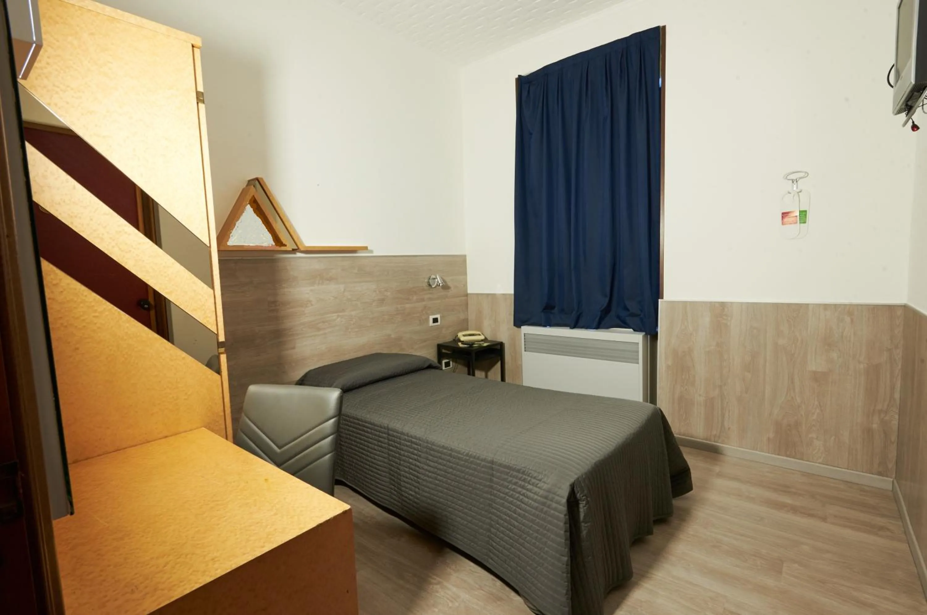 Bedroom, Bed in Hotel Atlantic