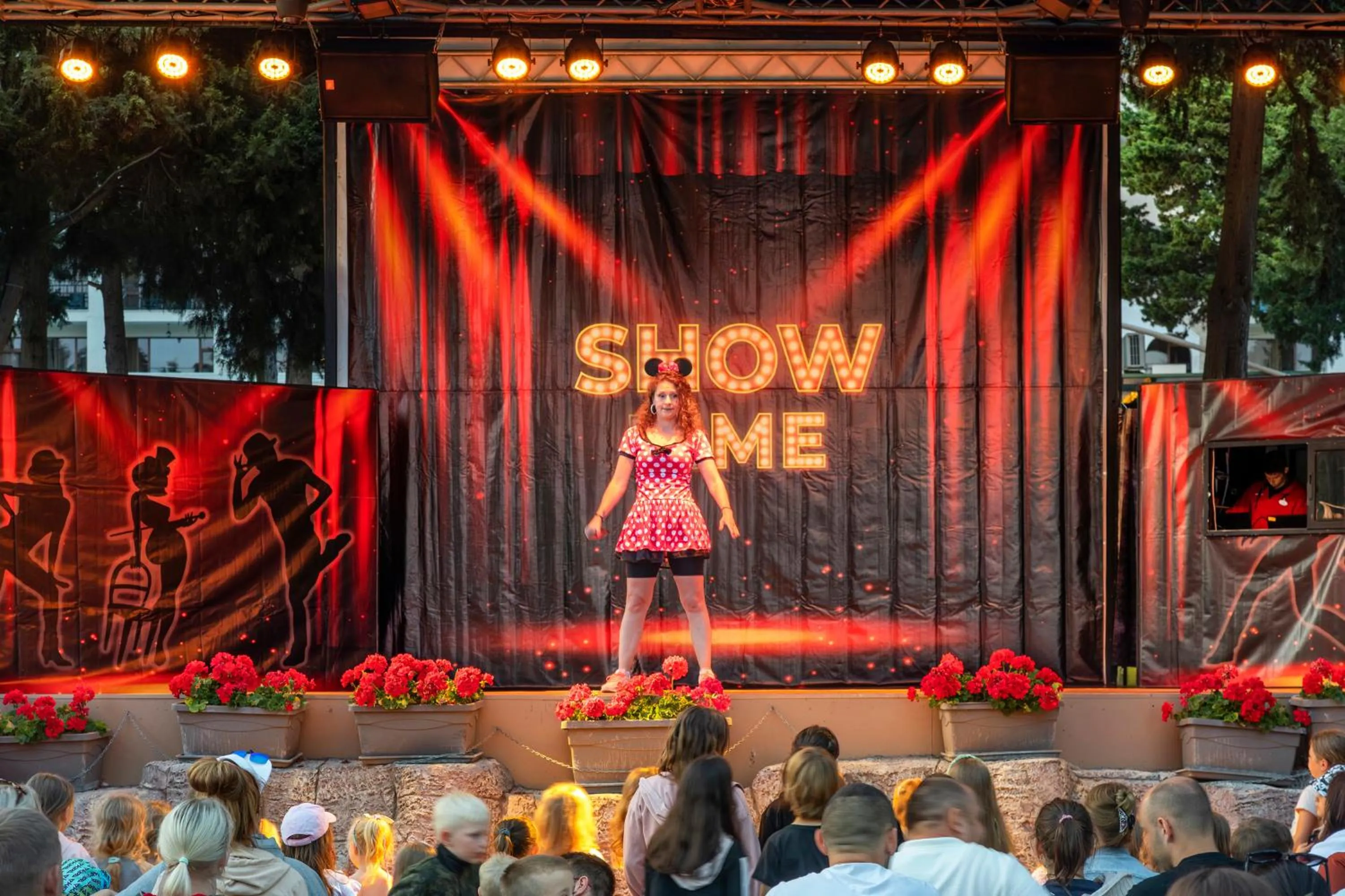 Evening entertainment in Sol Nessebar Bay All Inclusive