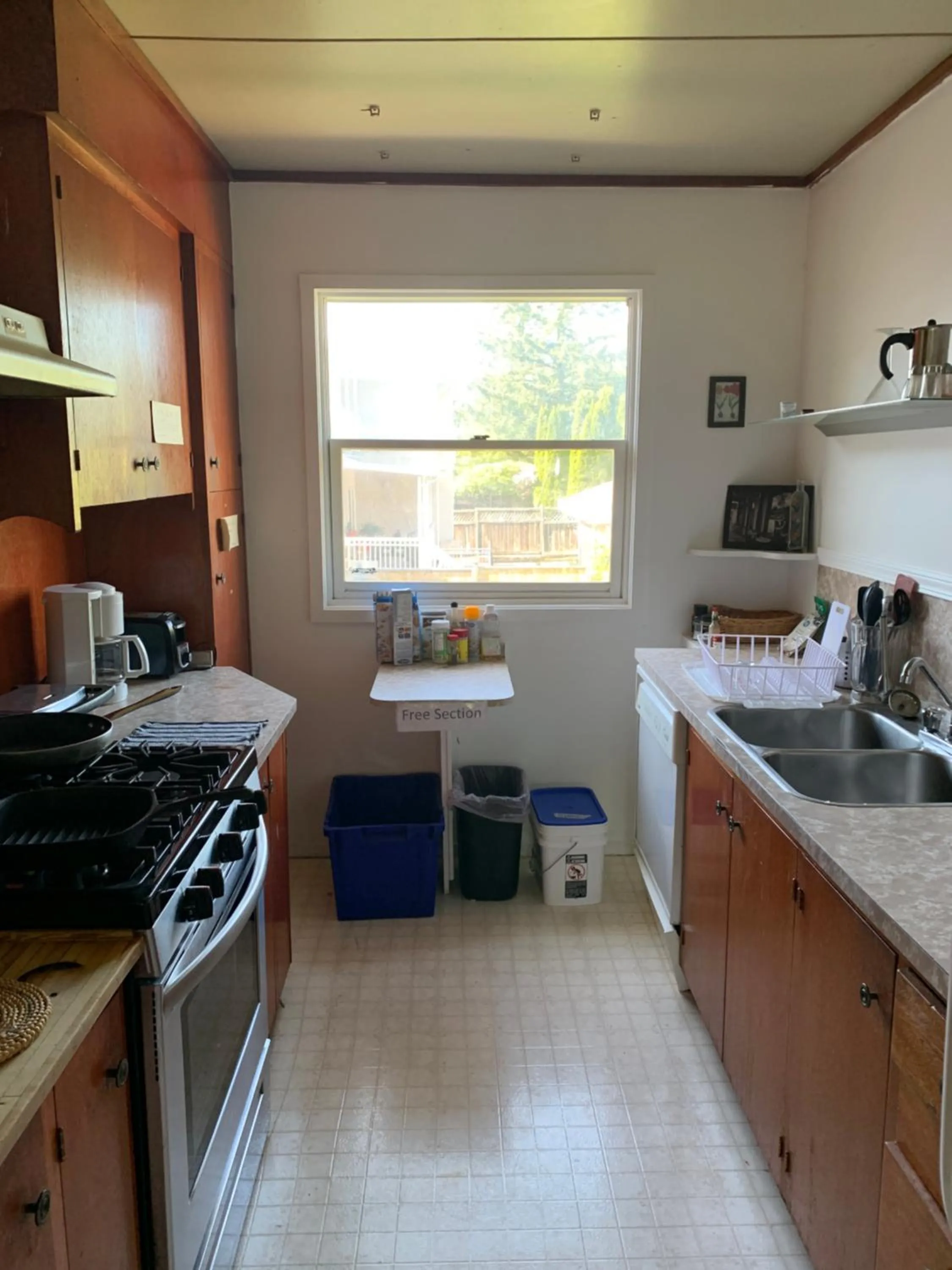 Vancouver Backpacker House - 10 min walk to Metrotown skytrain station
