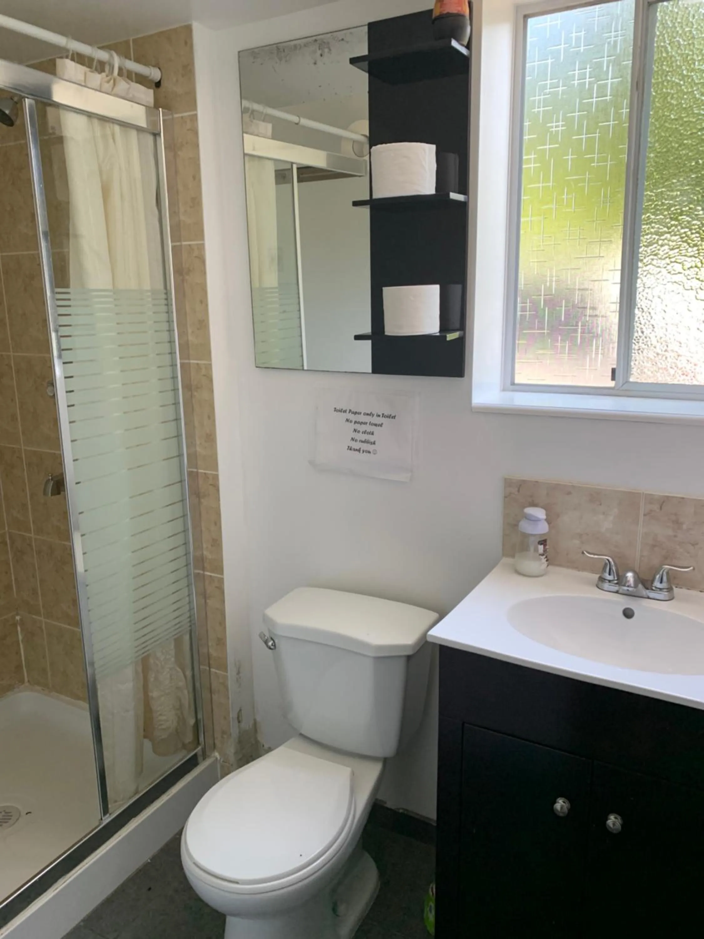 Vancouver Backpacker House - 10 min walk to Metrotown skytrain station