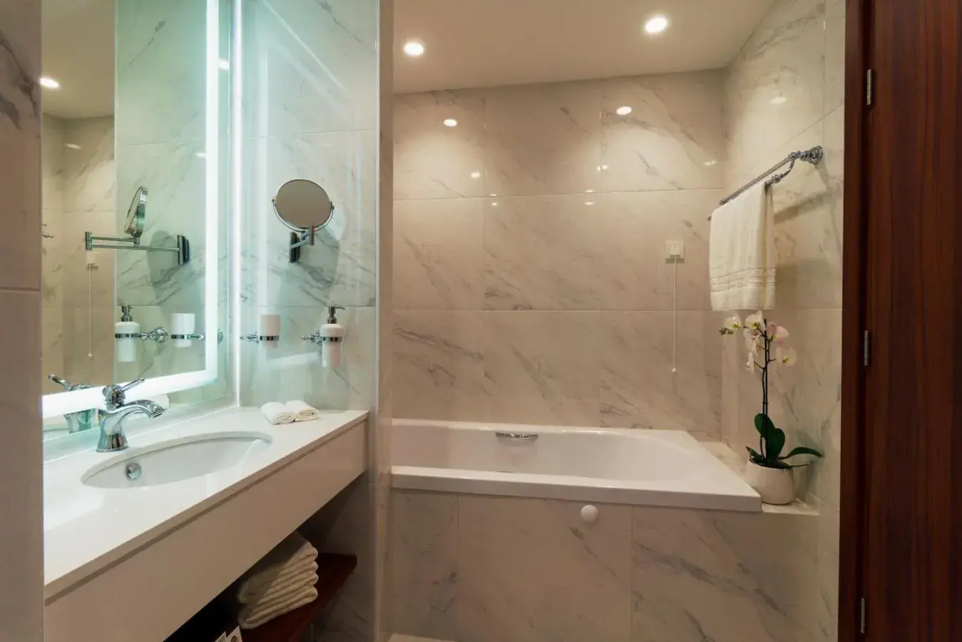 Double Room with Pool View and Free Access to AquaHouse Thermal & Beach in Astor Garden Hotel Double Room with Pool View and Free Access to AquaHouse Thermal & Beach in Astor Garden Hotel