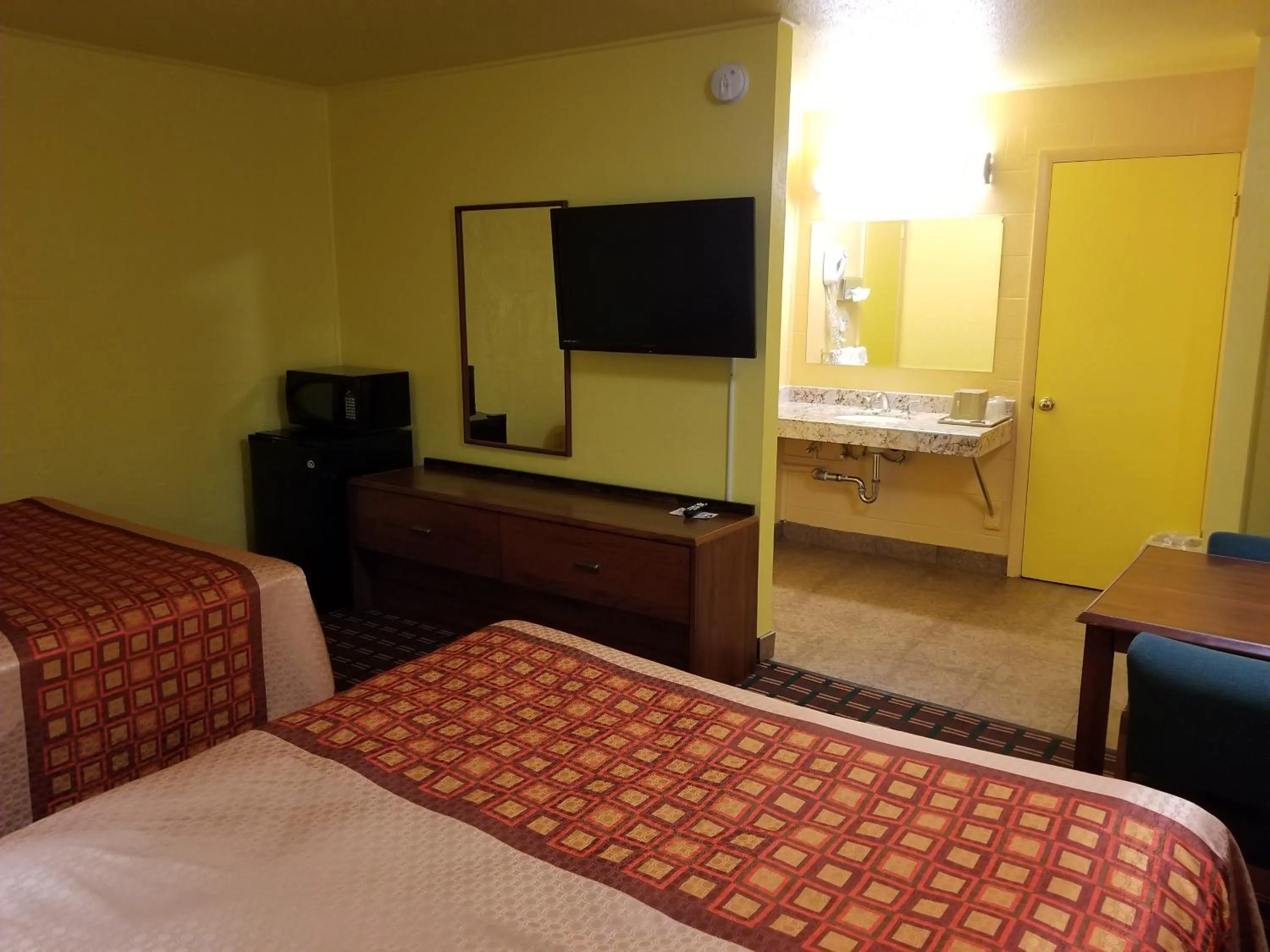 Bed in Motel 7 Rawlins