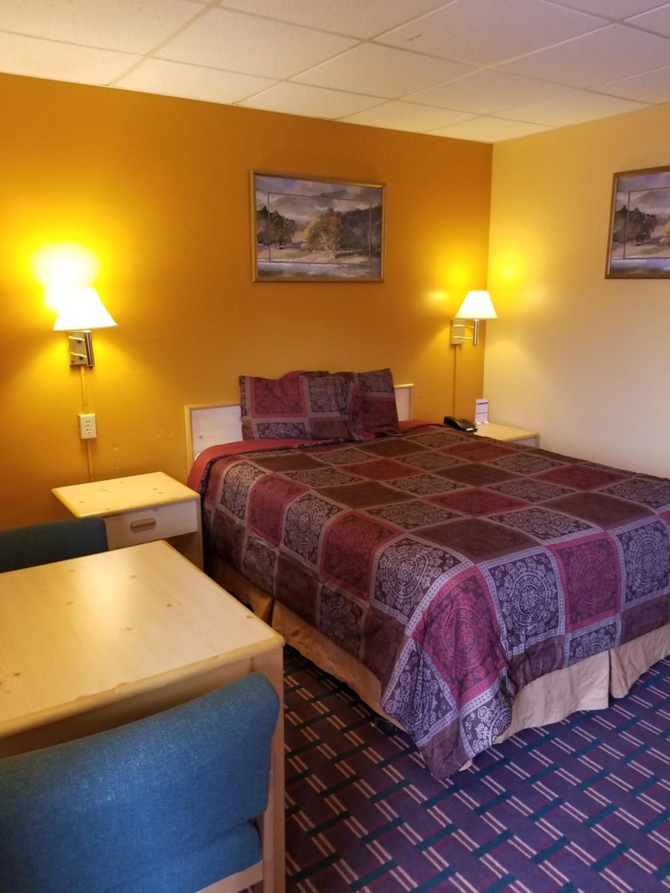 Bed in Motel 7 Rawlins