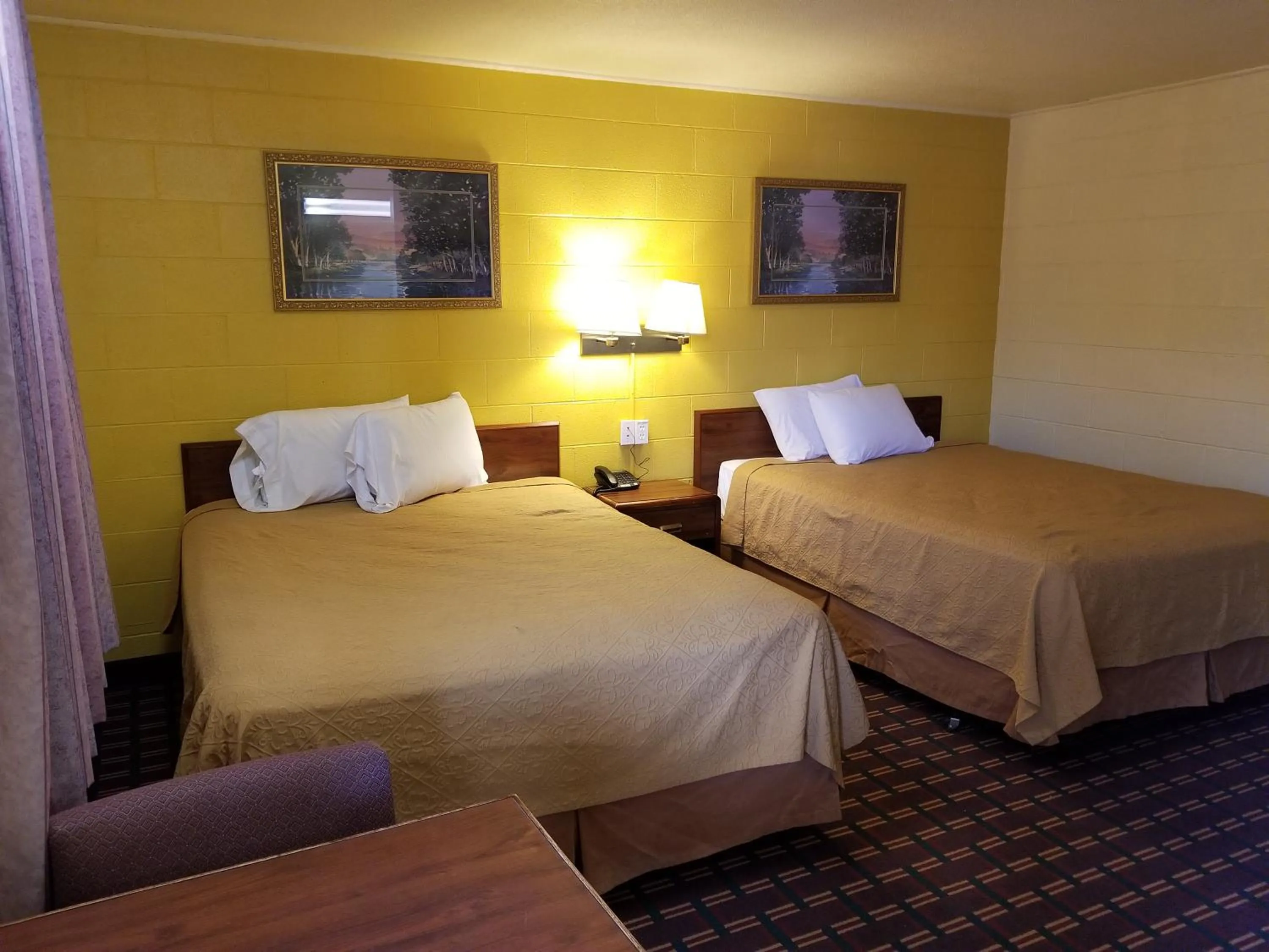 Bed in Motel 7 Rawlins