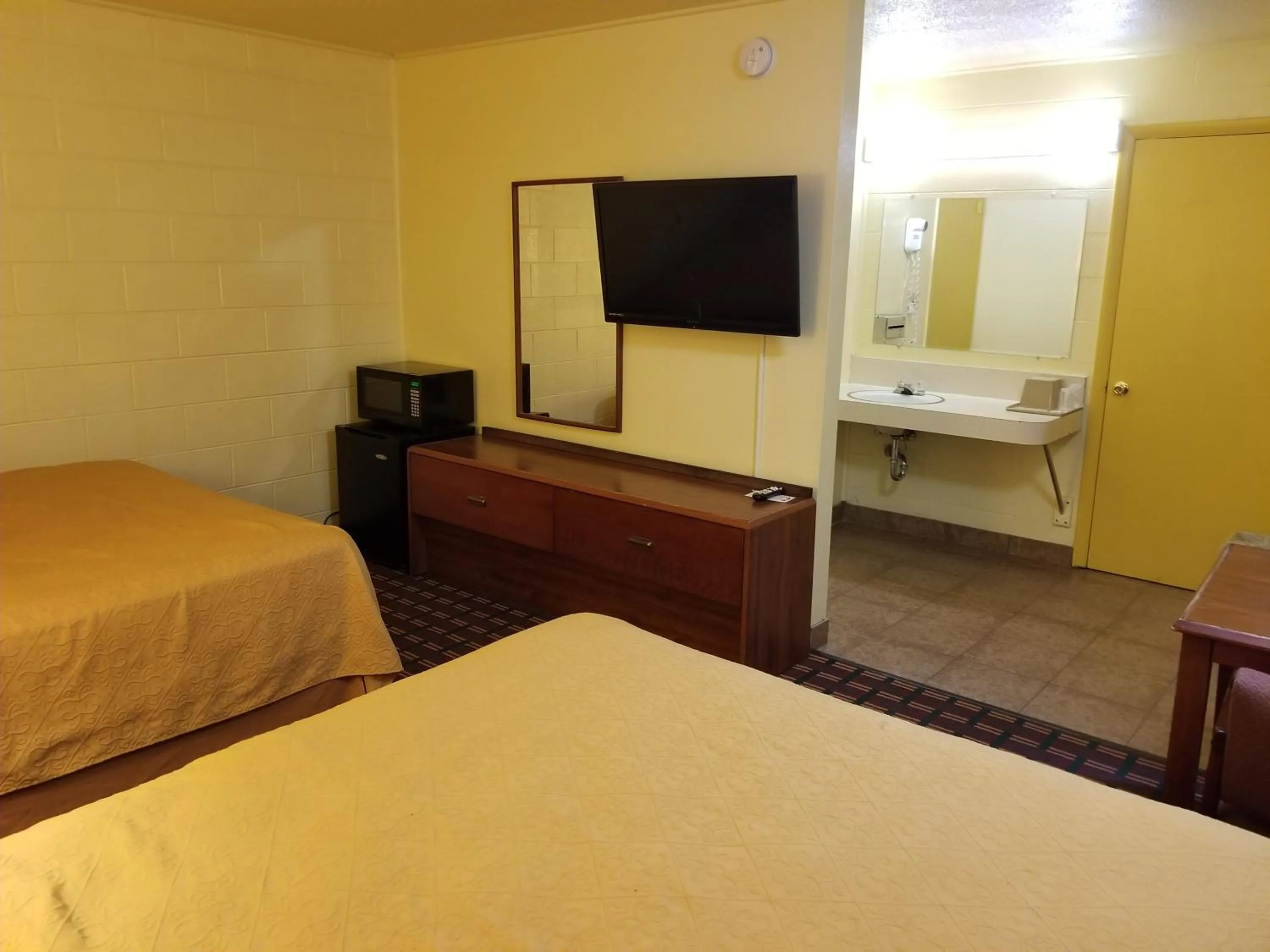 Bed in Motel 7 Rawlins