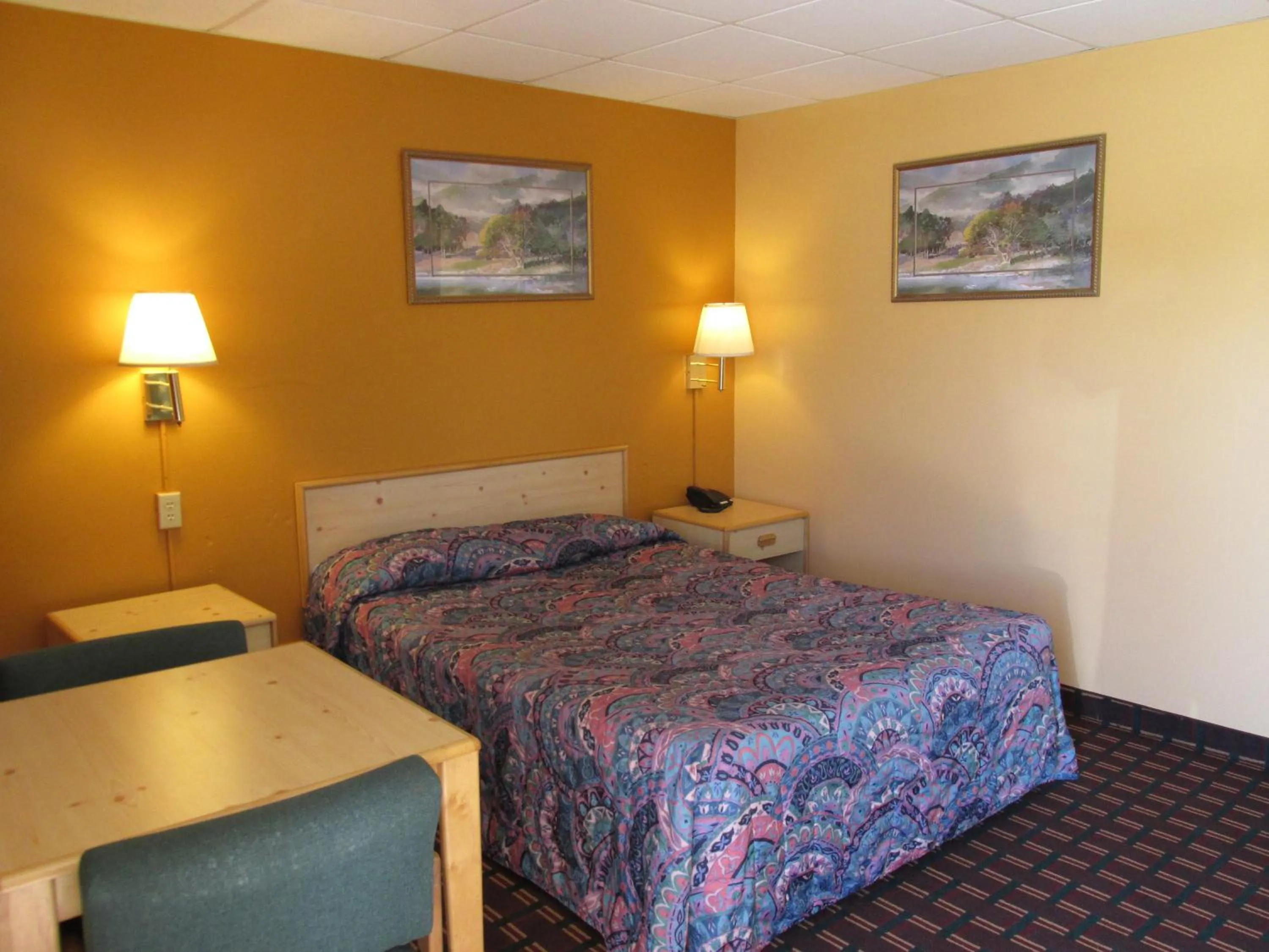 Bed in Motel 7 Rawlins