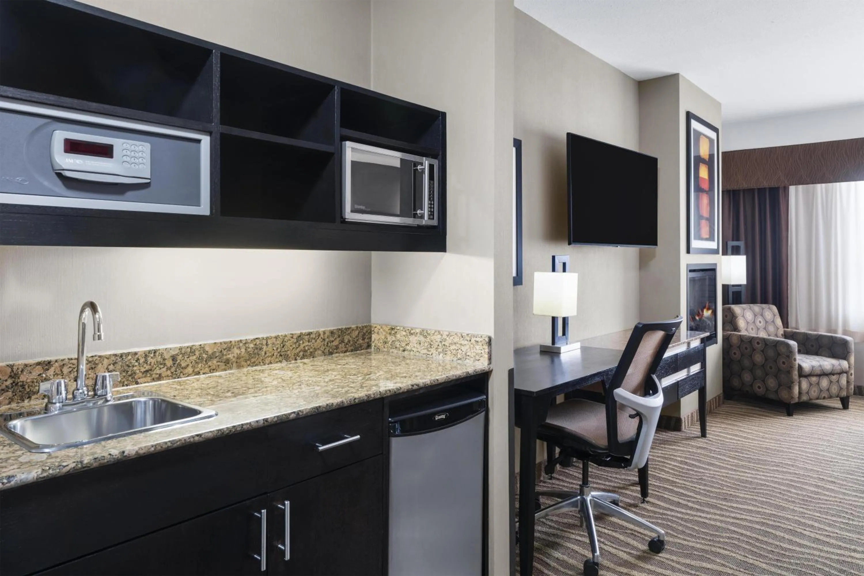 Bedroom in Best Western Premier Freeport Inn Calgary Airport