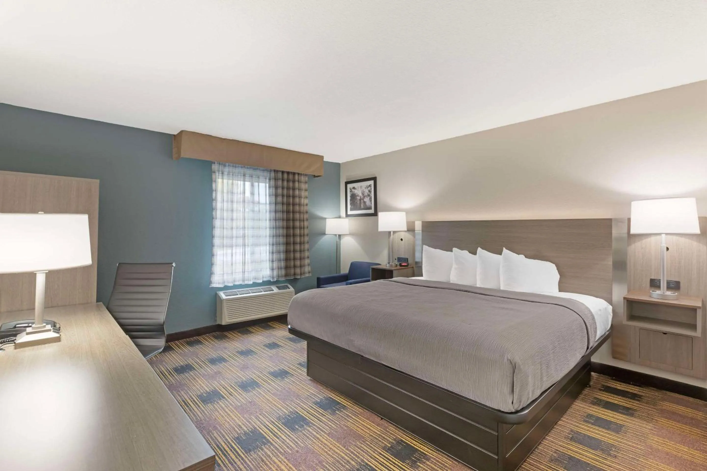 Bedroom, Bed in Quality Inn Newton at I-80