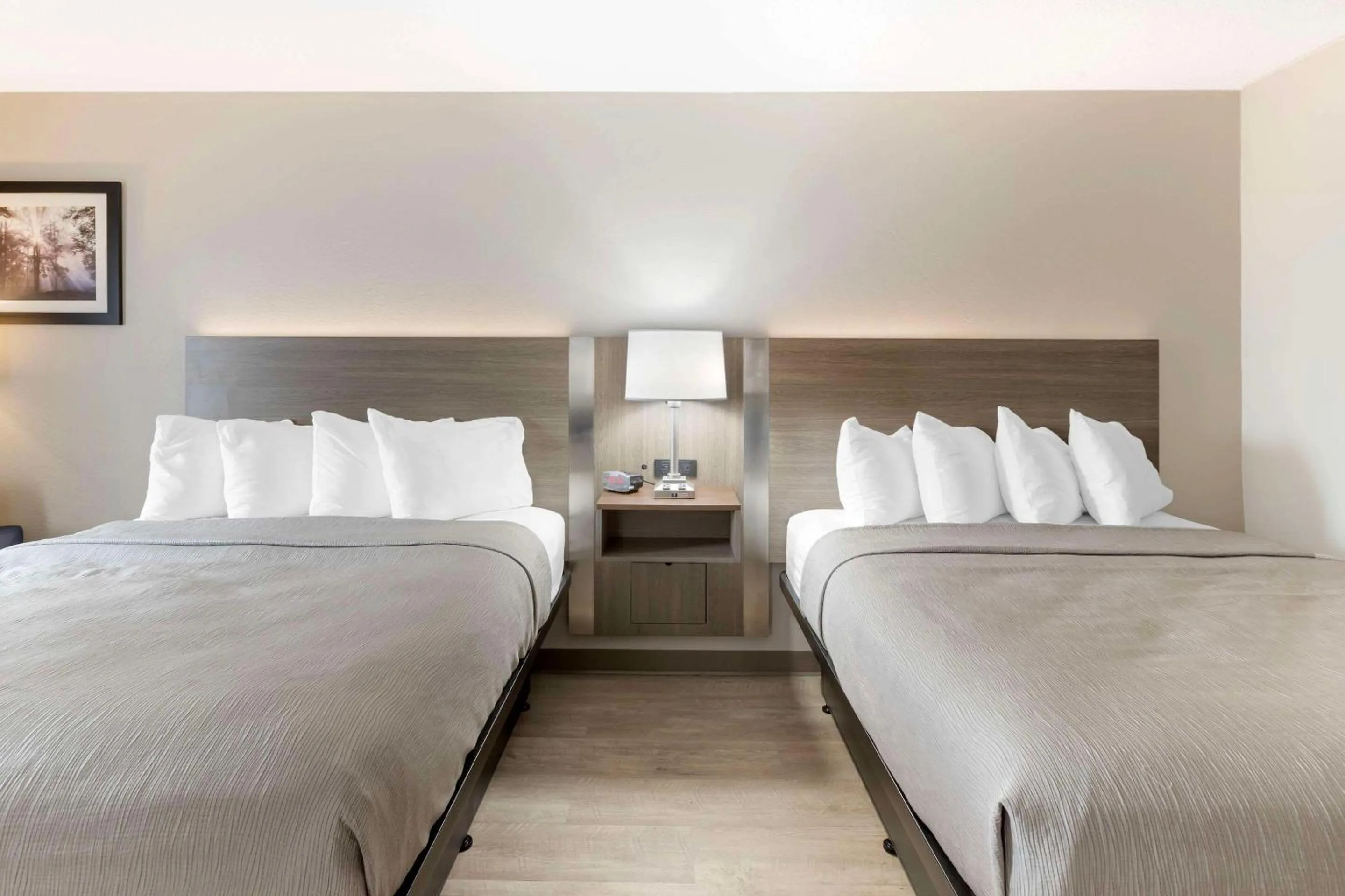 Bedroom, Bed in Quality Inn Newton at I-80