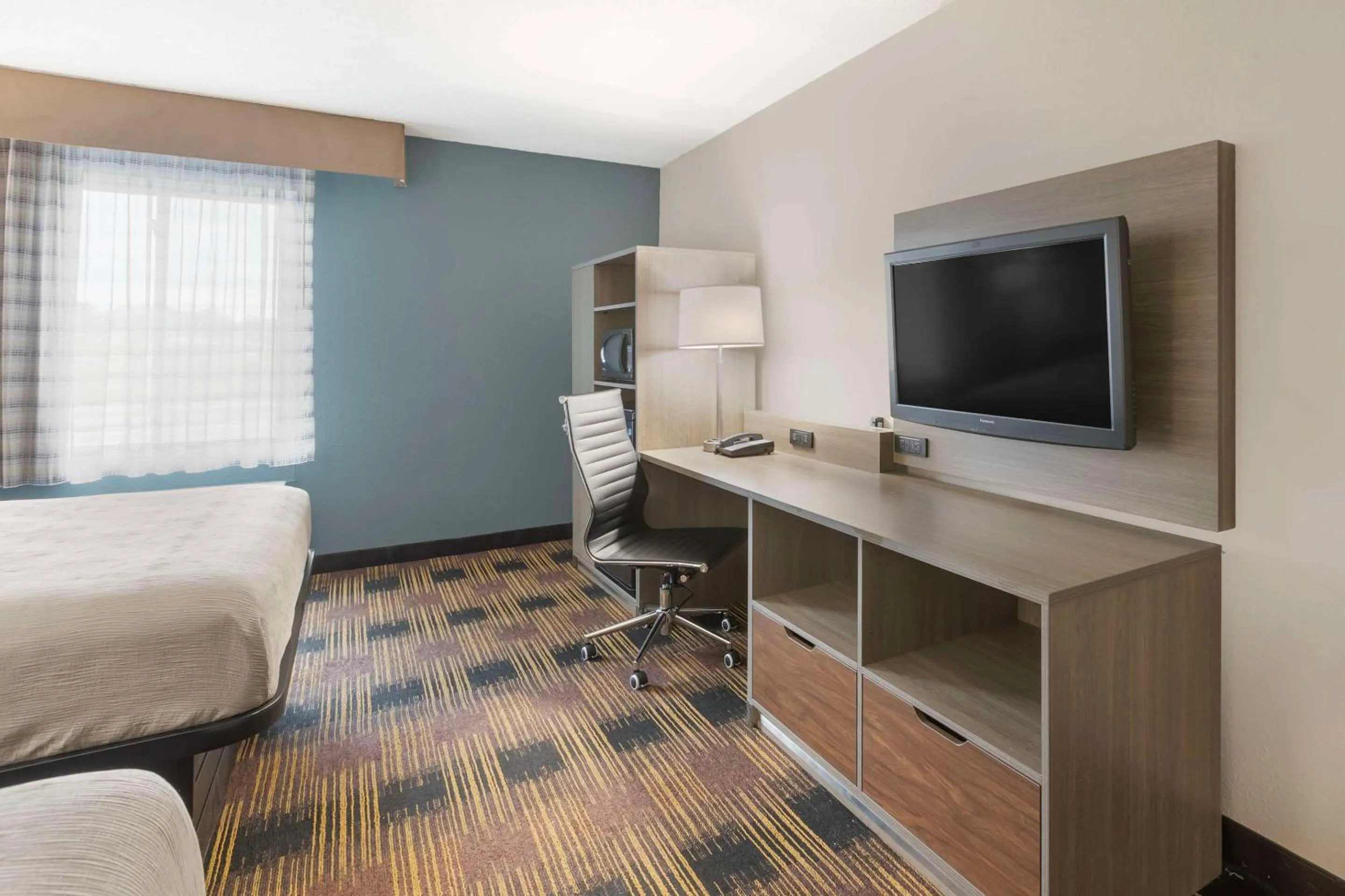 Bedroom, Bed in Quality Inn Newton at I-80