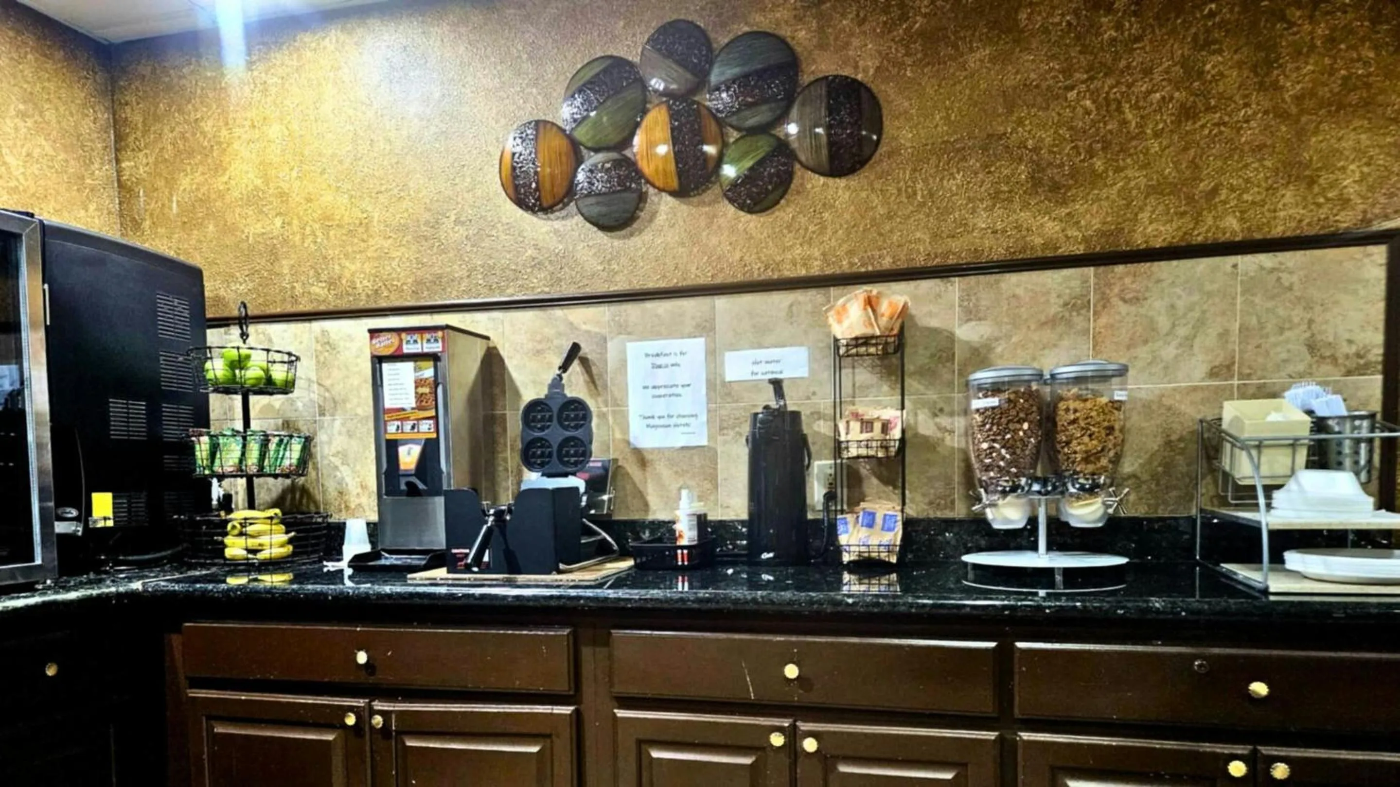 Breakfast in Magnuson Hotel Sand Springs – Tulsa West