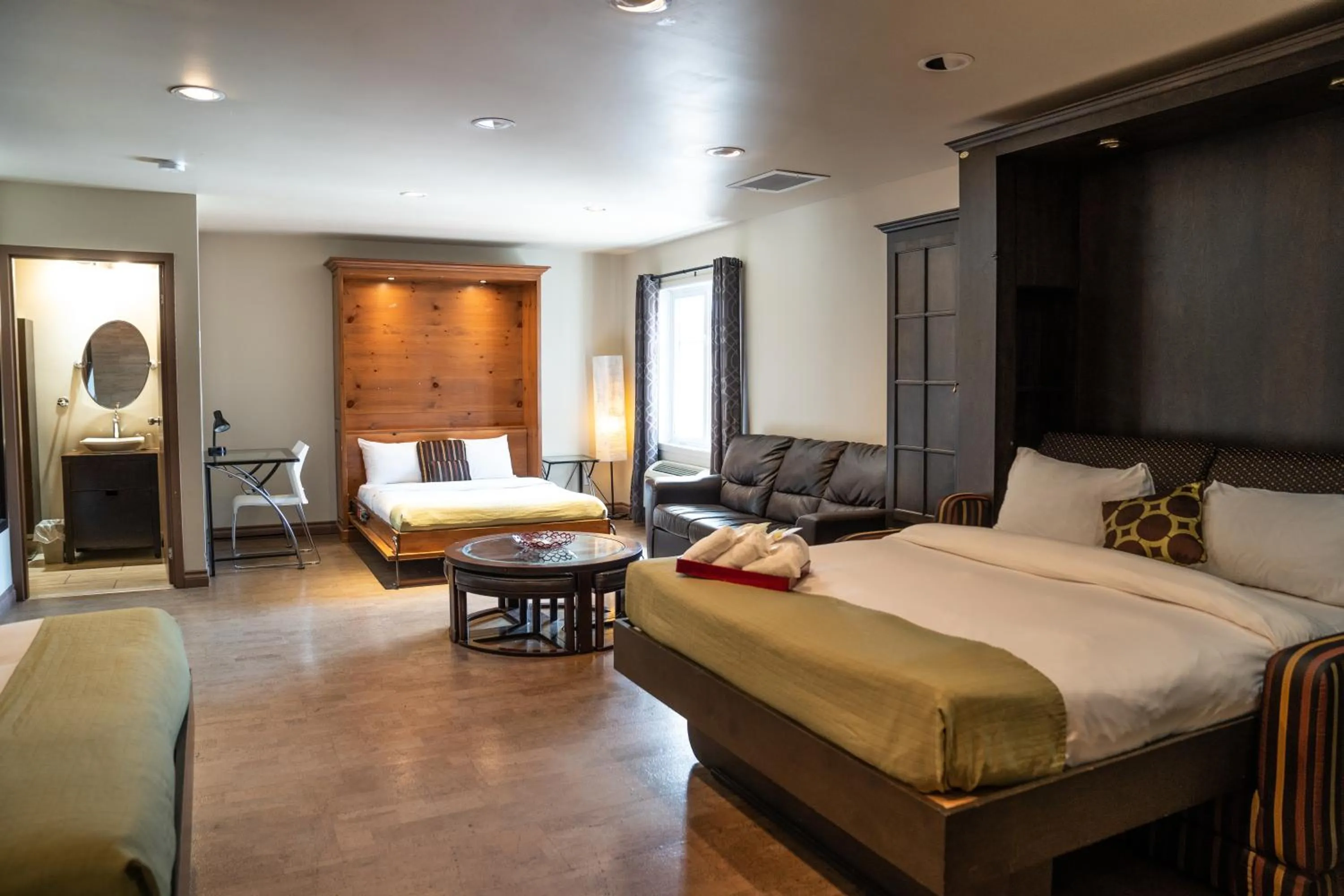 Bed in Hôtel Énergie Shawinigan